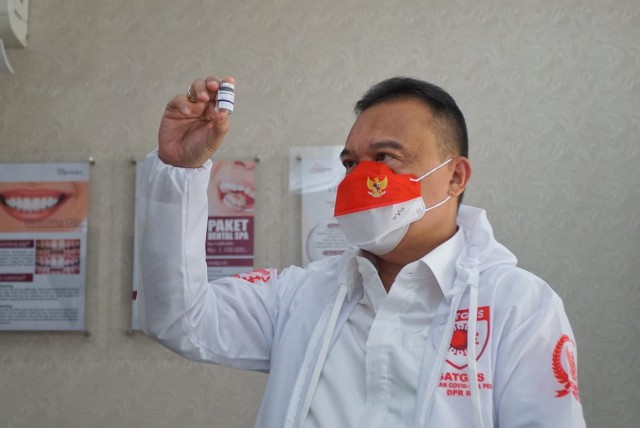 Wakil Ketua DPR RI Sufmi Dasco Ahmad mengunjungi Klinik Hayandra meninjau metode terapi aaPRP untuk penderita Covid-19, Senen, Jakarta Pusat