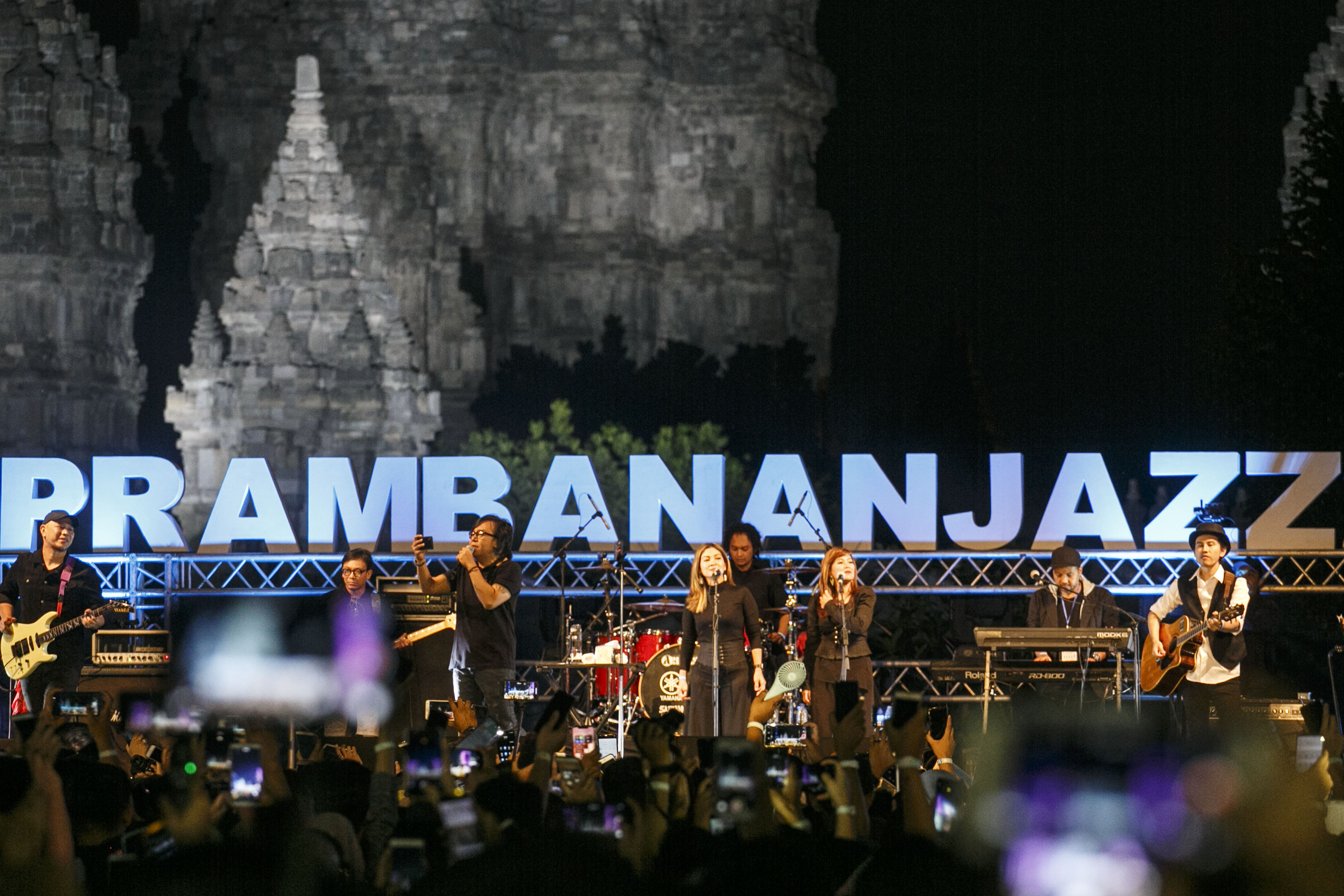 Penyanyi Ari Lasso tampil pada acara Prambanan Jazz Festival 2019
