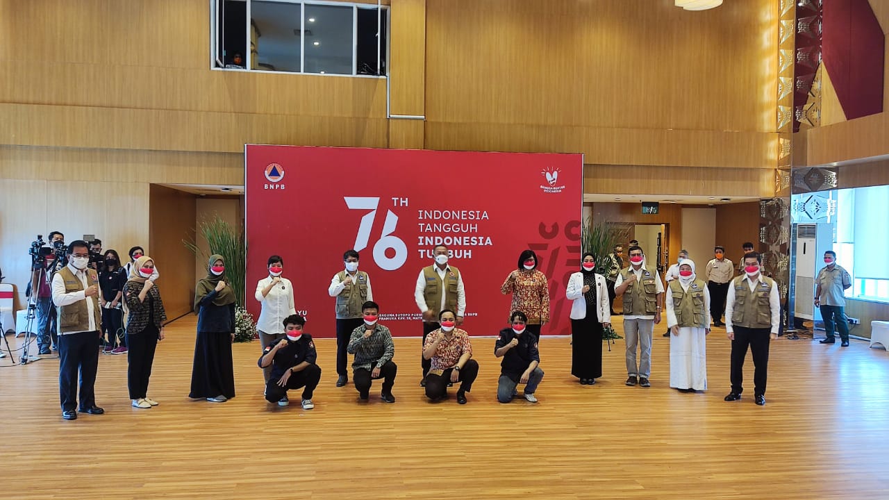 Satgas Berikan Penghargaan Pejuang Penanganan Covid-19