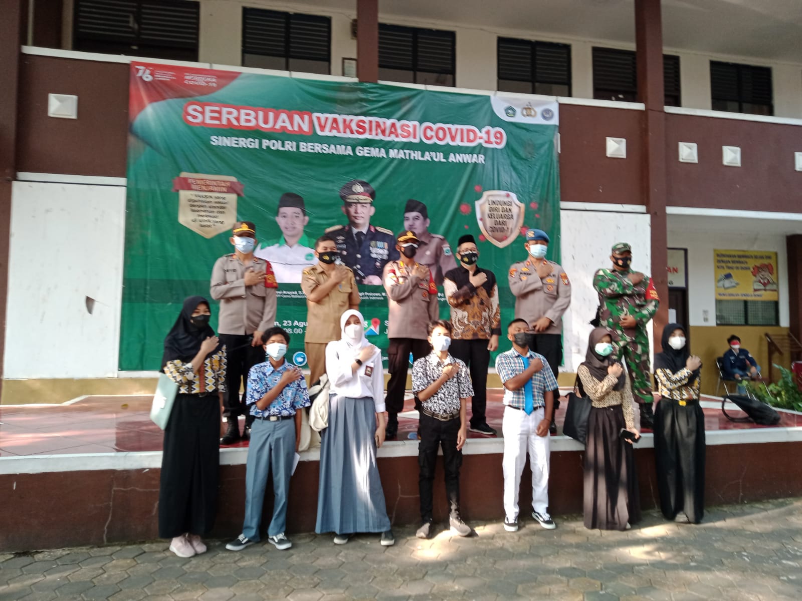 Mabes Polri dan DPP GEMA Mathla'ul Anwar sukses melaksanakan percepatan herd immunity untuk 4.200 pelajar dan warga di Tangerang, Senin (23/