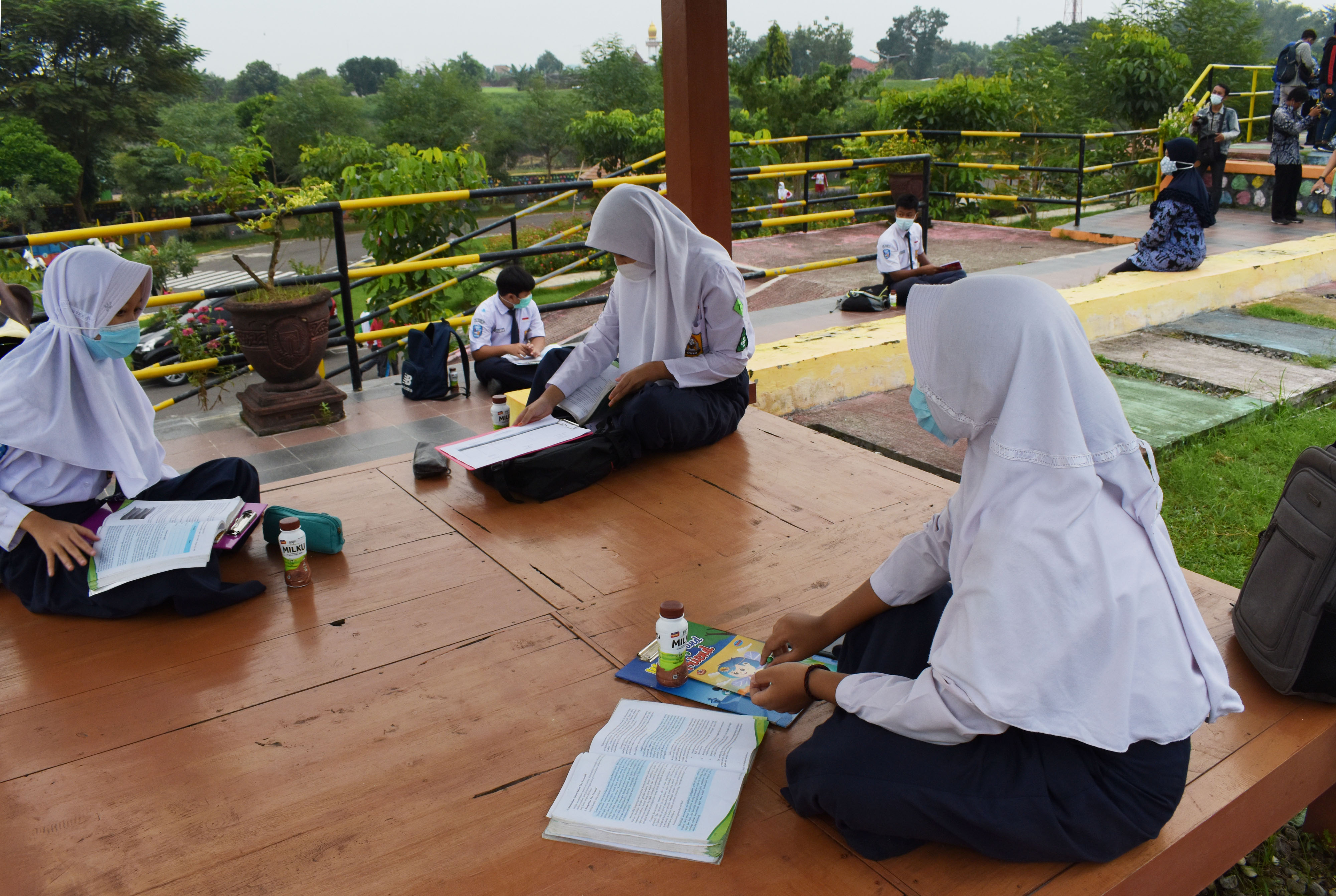 Pembelajaran di luar kelas dinilai menjadi solusi pemenuhan prokes covid-19 saat PTM di sekolah.