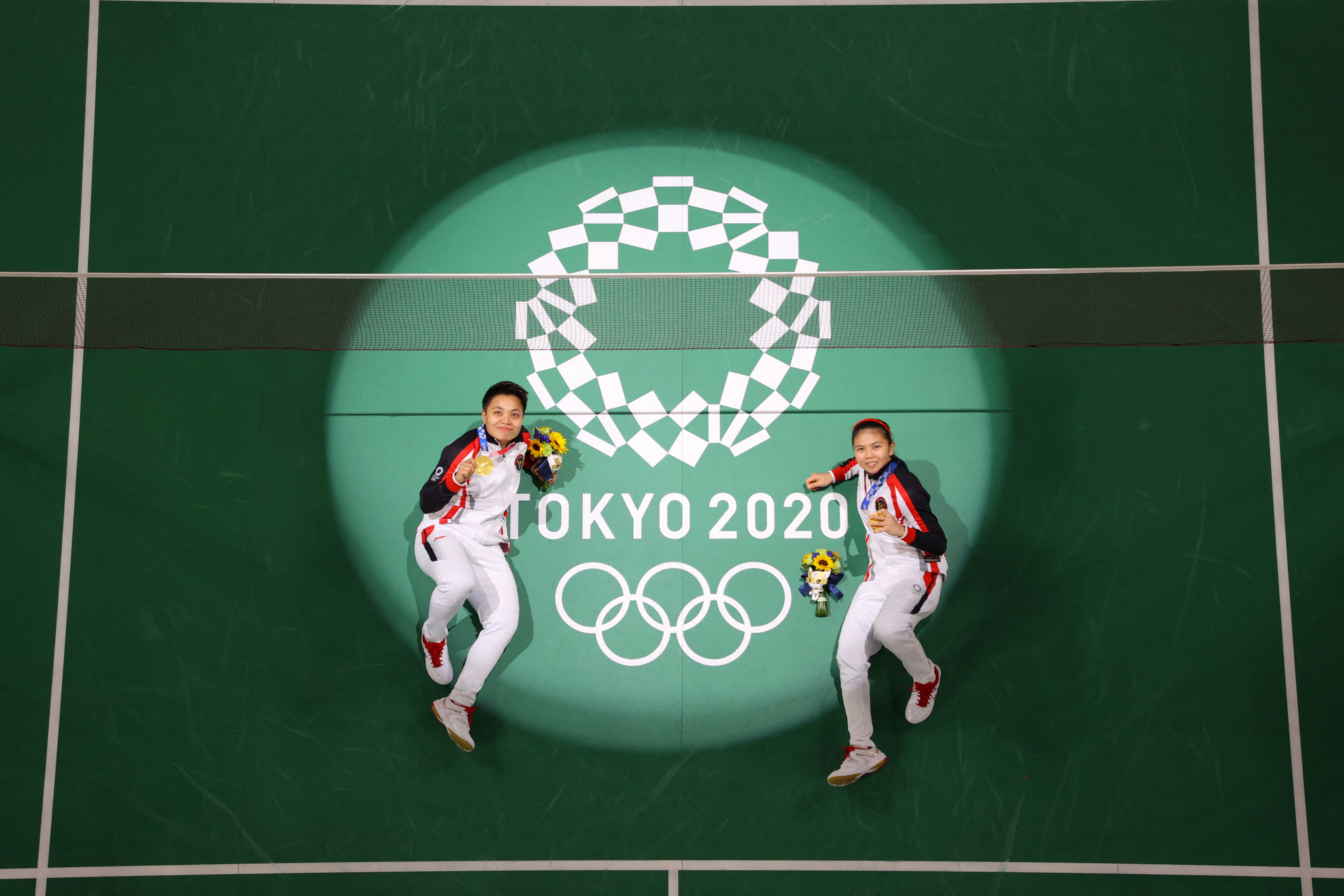 Greysia Polii/Apriyani Rahayu menyabet medali emas Olimpiade Tokyo