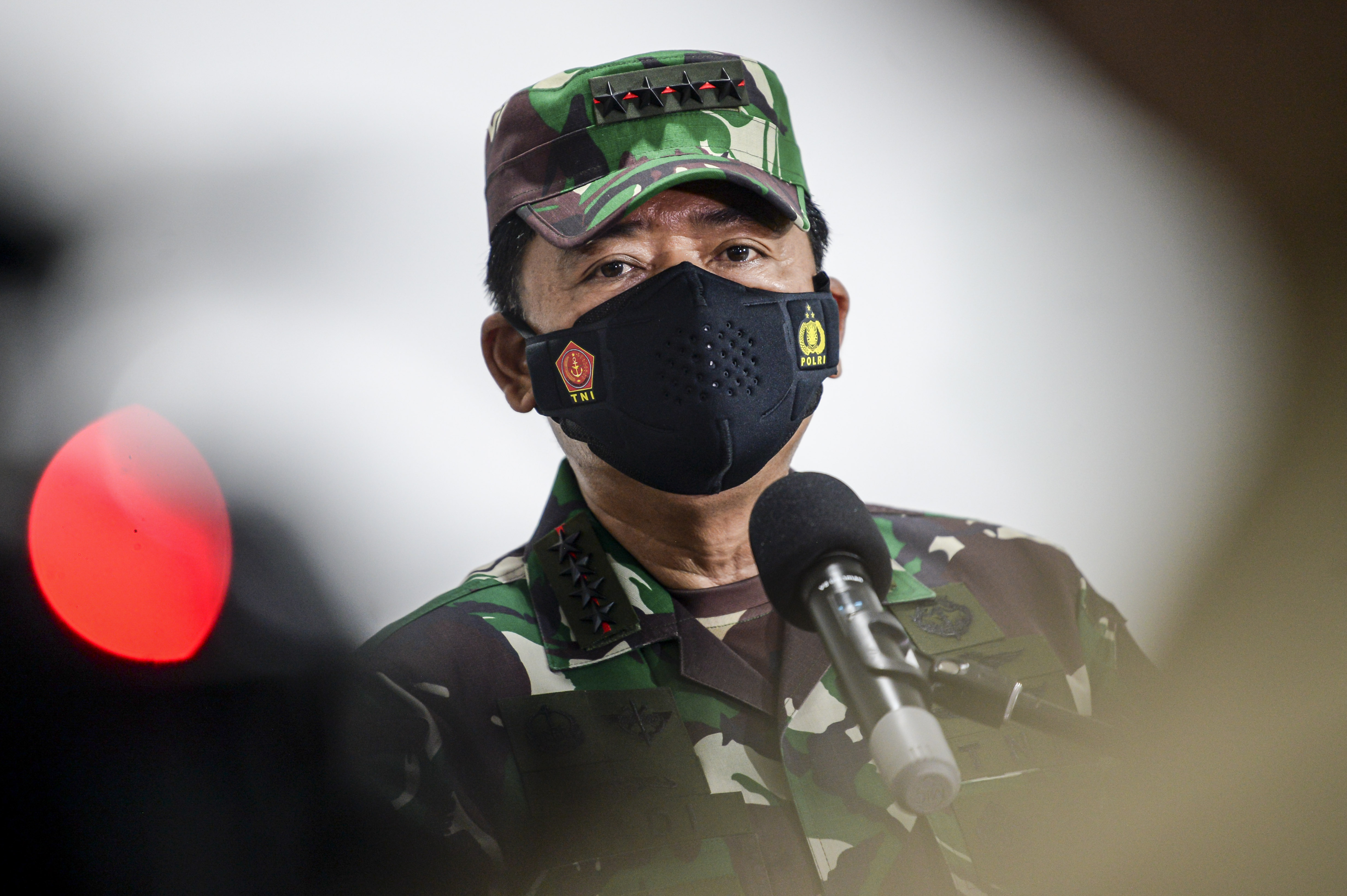 Panglima TNI Marsekal TNI Hadi Tjahjanto akan pensiun pada pada November 2021 mendatang.