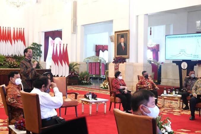 Presiden Joko Widodo bersama sejumlah pimpinan partai koalisi