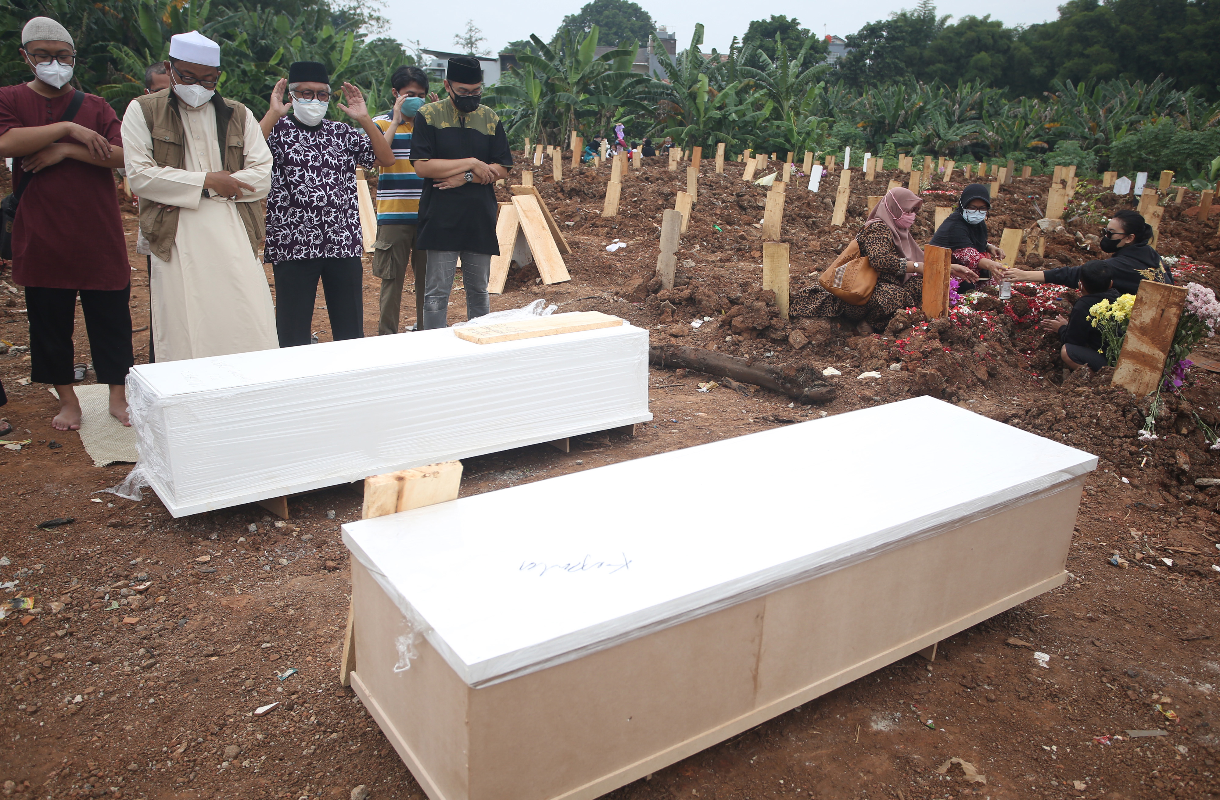 Pemakaman jenazah pasien Covid-19