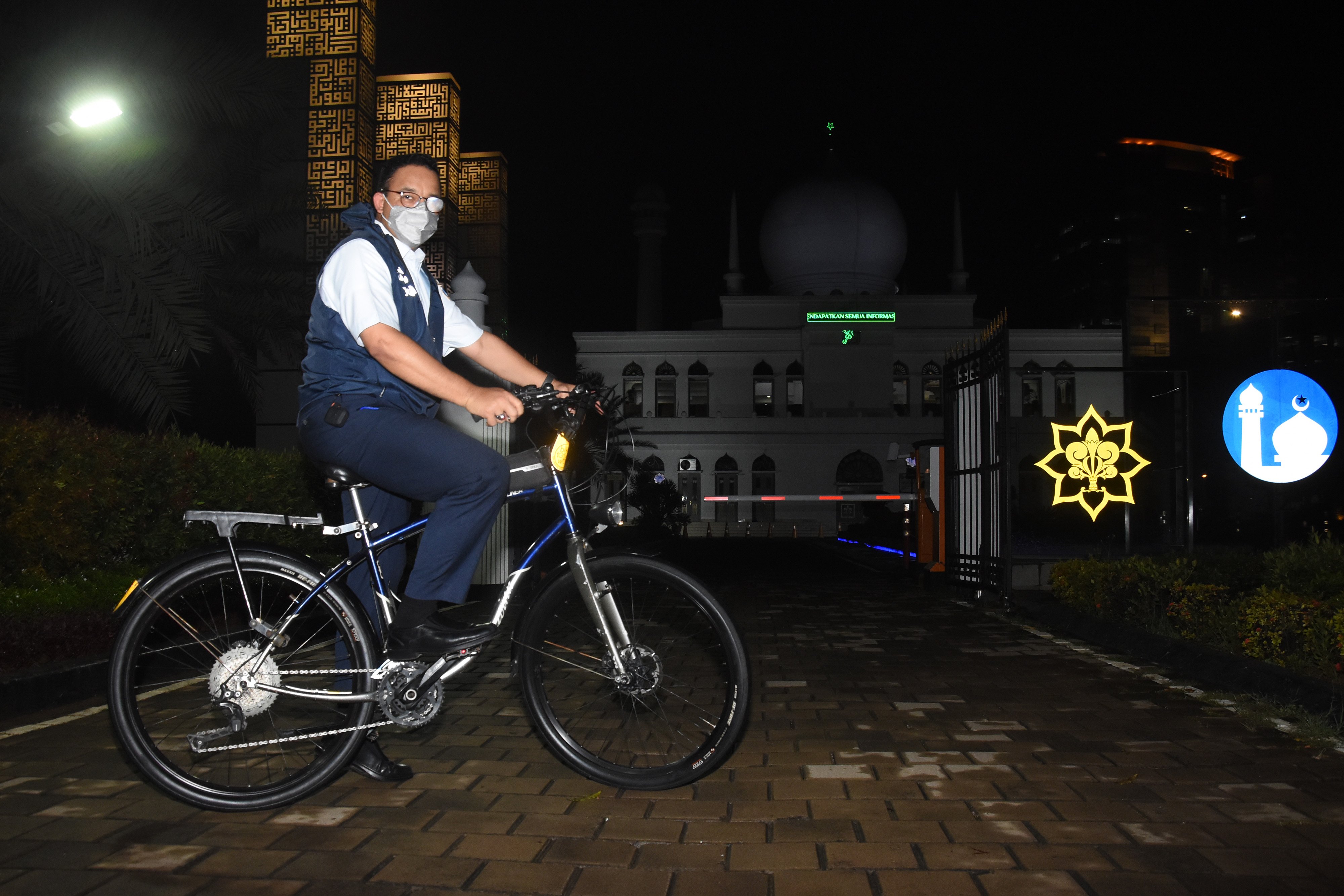 Anies: Warga Belum Vaksin Tidak Boleh Berkegiatan di luar Rumah