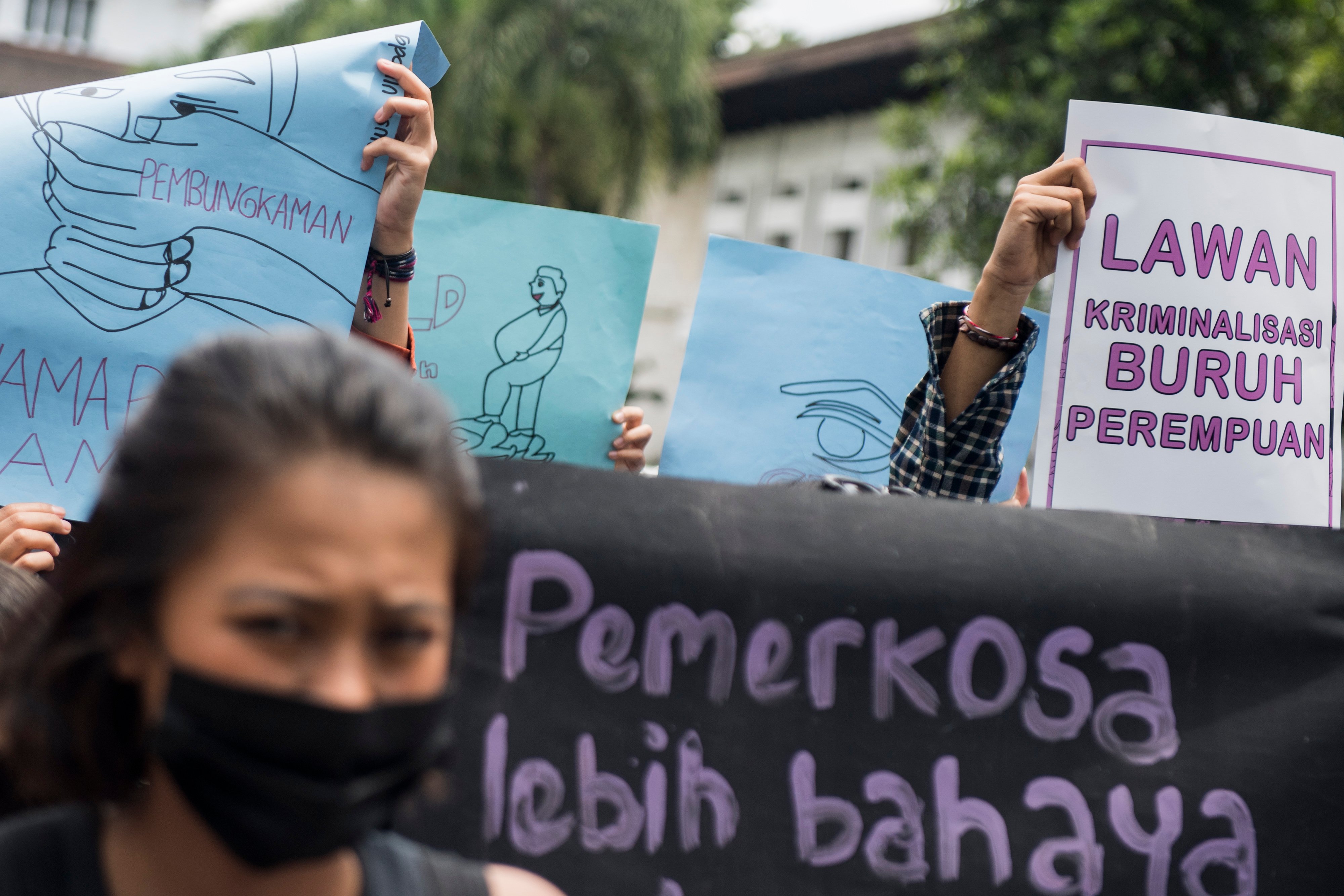 UNJUK RASA: Sejumlah aktivis menyampaikan aspirasi untuk pengesahan RUU PKS dan penuntasan kasus pelecehan dan kekerasan seksual. 