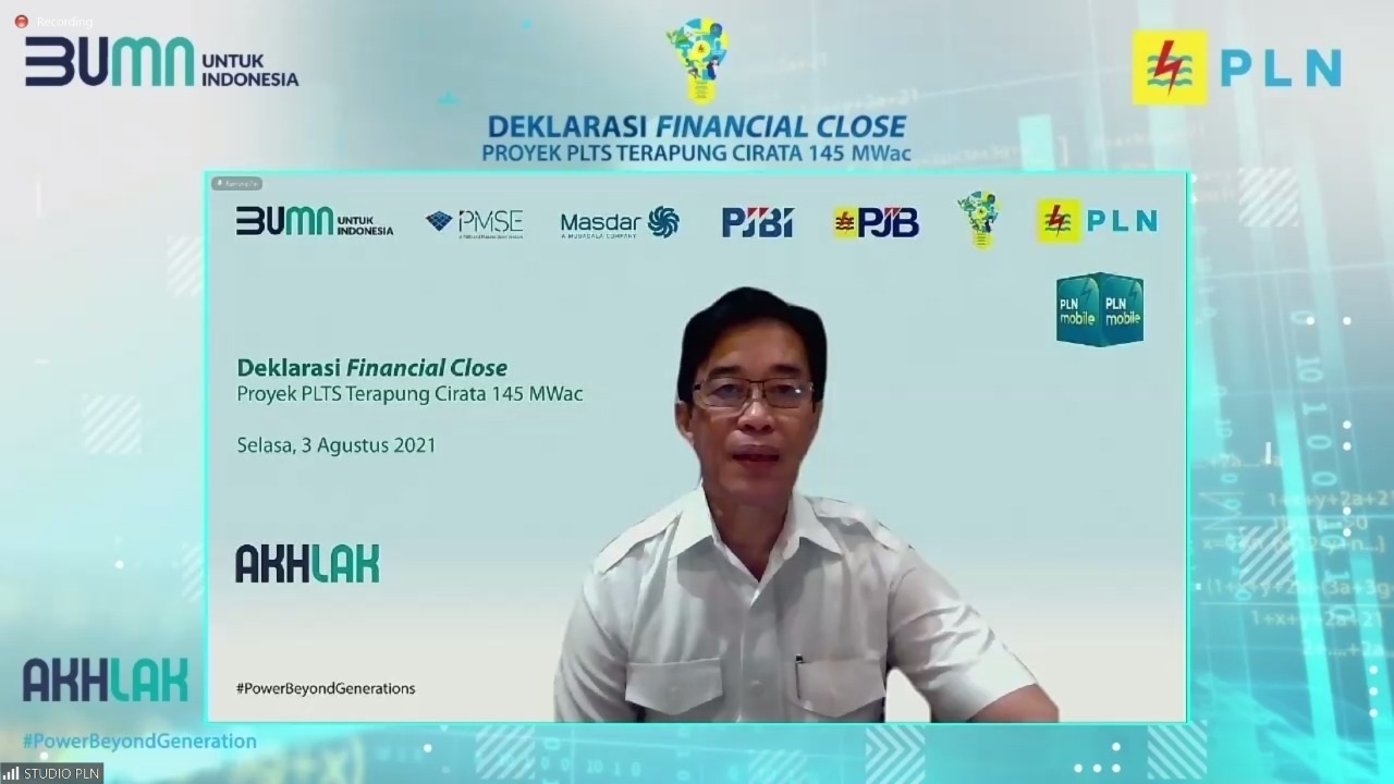 Dirut PLN Zulkifli Zaini  saat menjelaskan financial close proyek PLTS Cirata