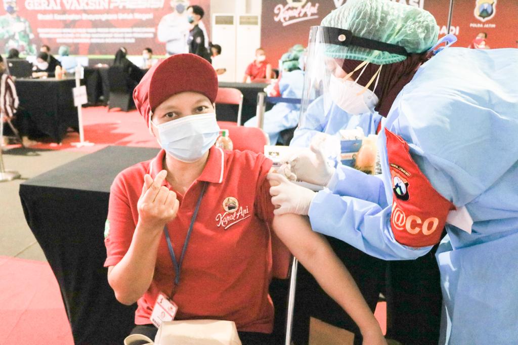 Polda Jawa Timur dan Pihak Swasta Gelar Vaksinasi Covid-19 untuk Karyawan