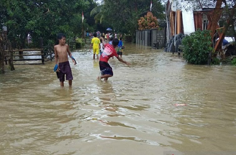 Ilustrasi bencana banjir yang merendam ratusan rumah warga di beberap desa di Seram, Provinsi Maluku, tahun lalu. 