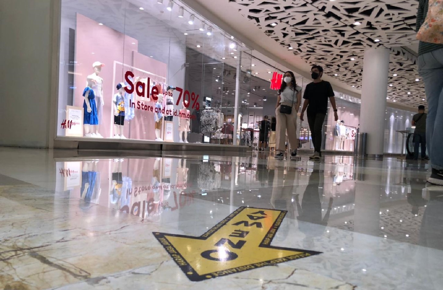 Mal kembali dibuka di tengah PPKM dengan kapasitas terbatas dan syarat harus sudah vaksinasi