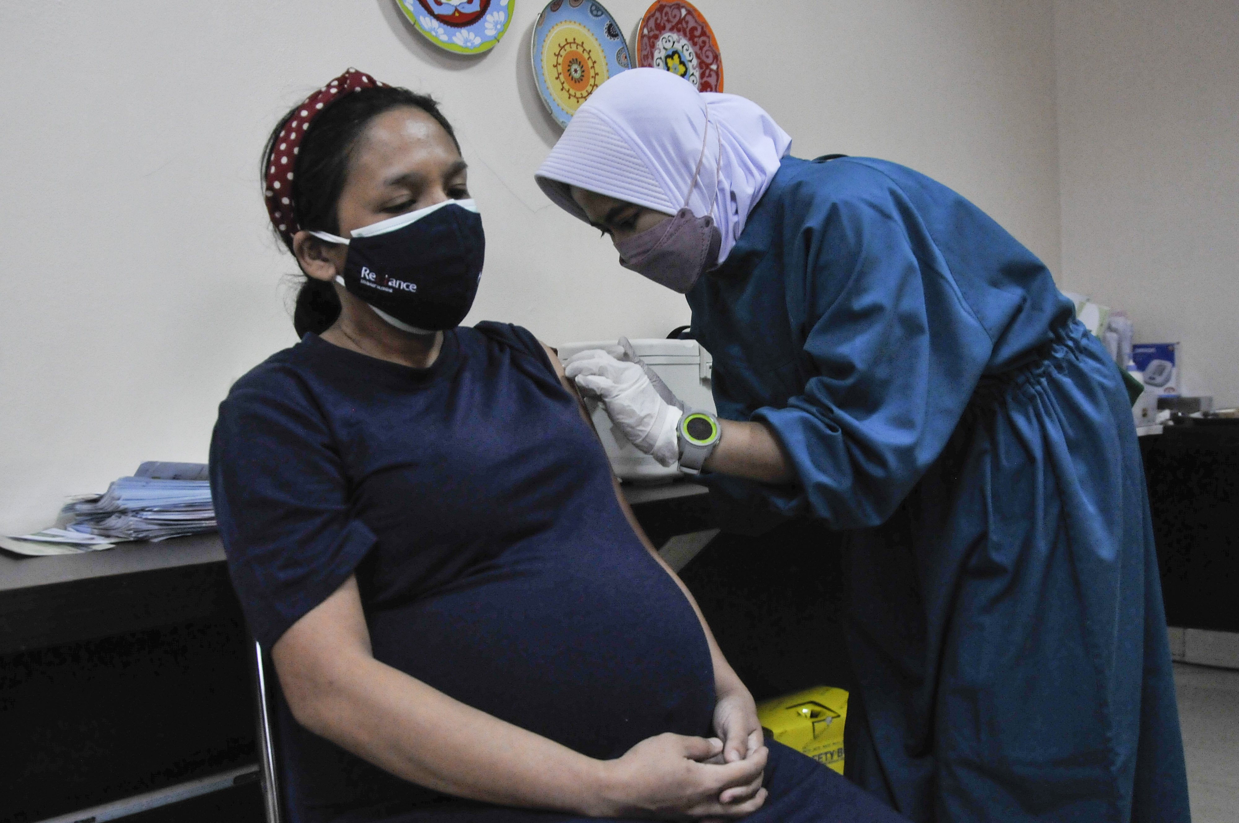 Pemprov DKI Targetkan Vaksinasi Warga Jakarta Selesai Bulan Depan