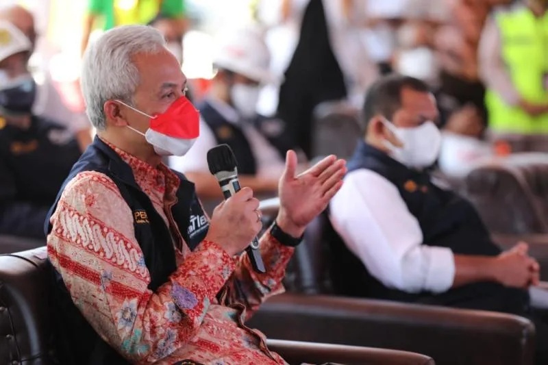 Gubernur Jateng Ganjar Pranowo melepas ekspor komoditas pertanian di terminal Peti Kemas Pelabuhan Tanjung Emas Semarang, Sabtu (14/8).