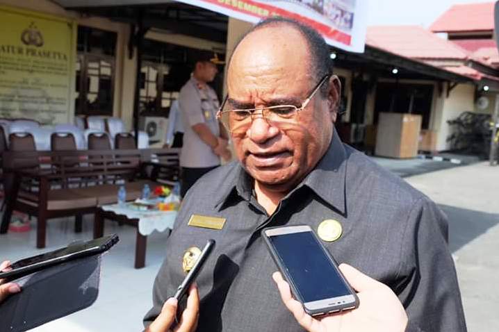 Wali Kota Sorong Lamberth Jitmau.