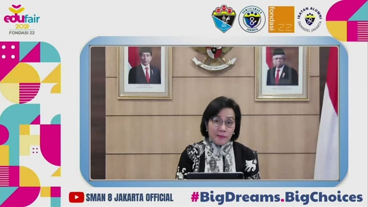 Menkeu Sri Mulyani menjadi keynote speaker pada acara Education Fair Part II yang digelar SMAN 8 Jakarta secara daring. 