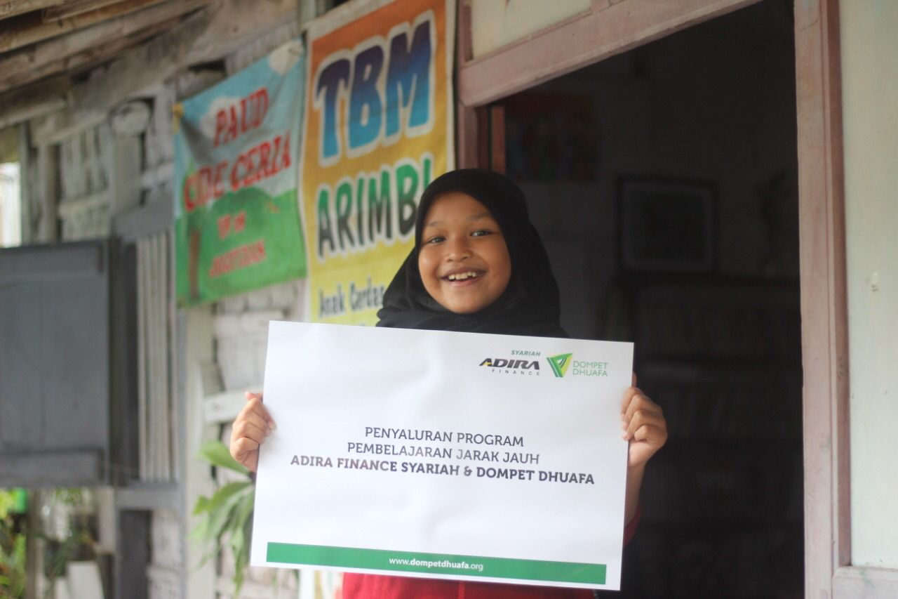 Pelajar dapat melaksanakan pembelajaran jarak jauh di masa pandemi ini dengan menikmati manfaat wifi gratis.