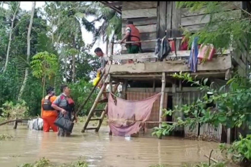 Banjir terjadi pada lima kabupaten di Sulsel akibat curah hujan yang cukup tinggi sejak Jumat (27/8) hingga Sabtu (28/8). 
