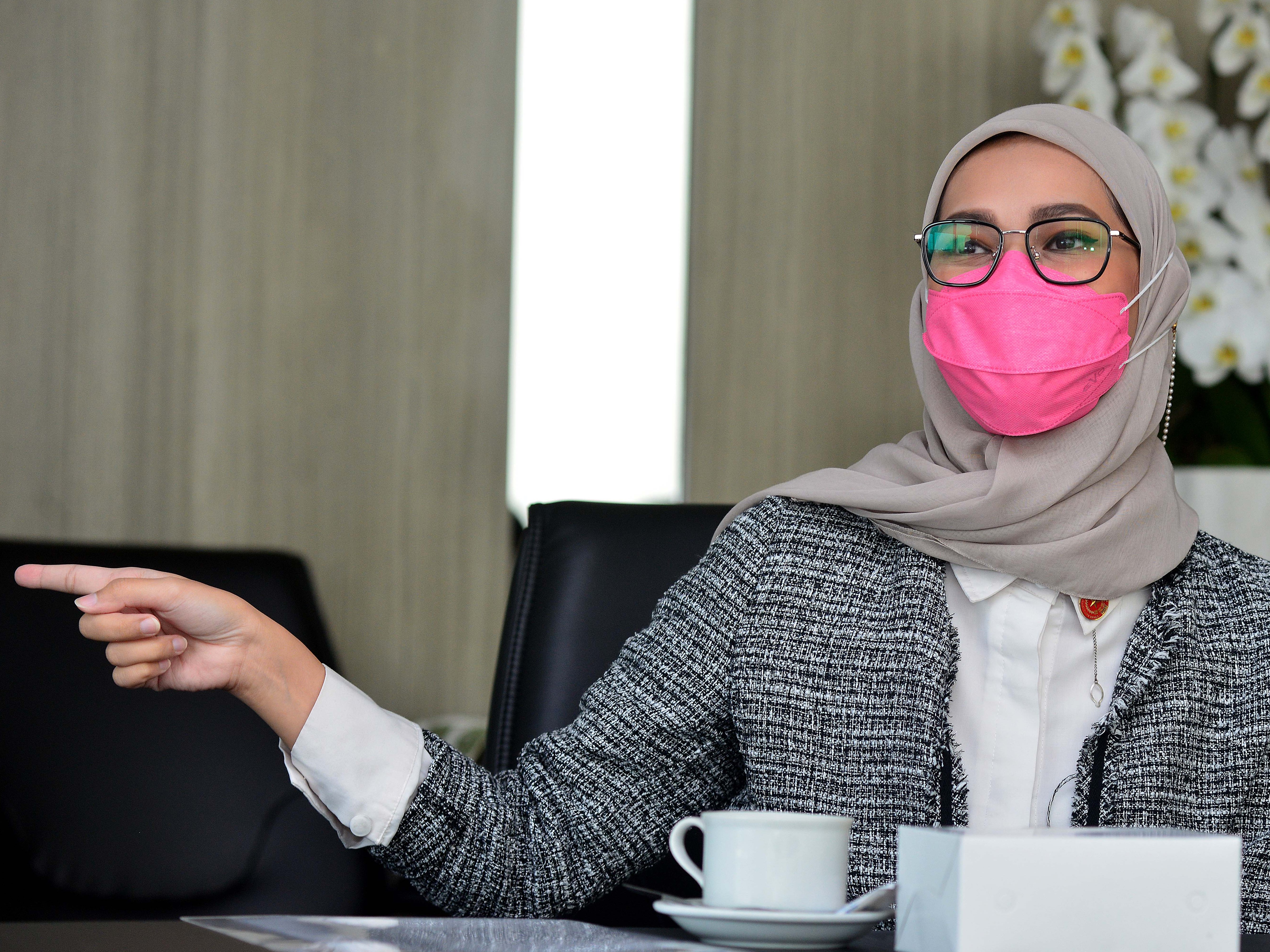 Staf Khusus Presiden Joko Widodo, Angkie Yudistia, menyampaikan paparannya dalam kunjungan di Gedung Metro TV, Kedoya, Jakarta.