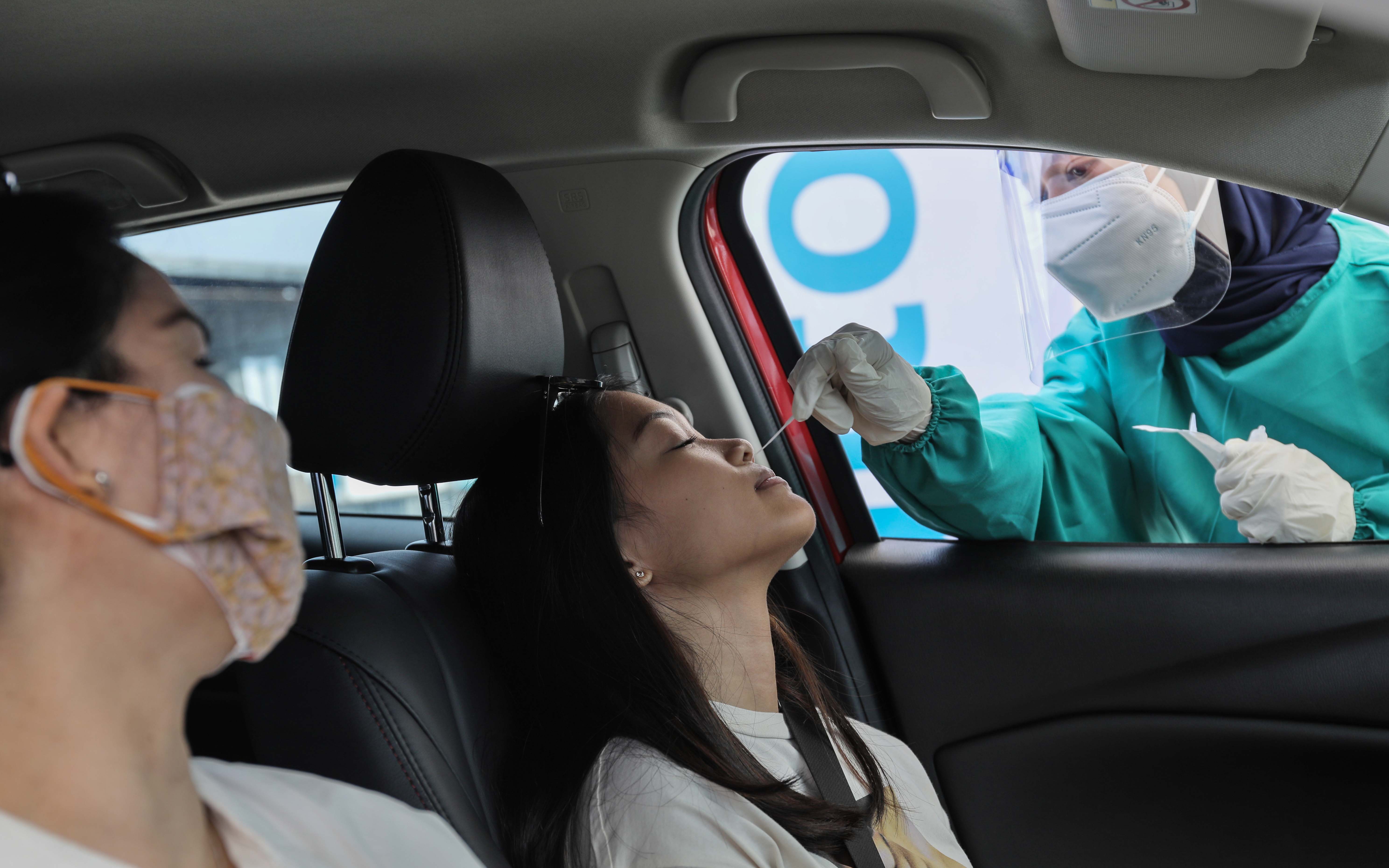 Layanan pCr Drive thru di Kelapa Gading, Jakarta