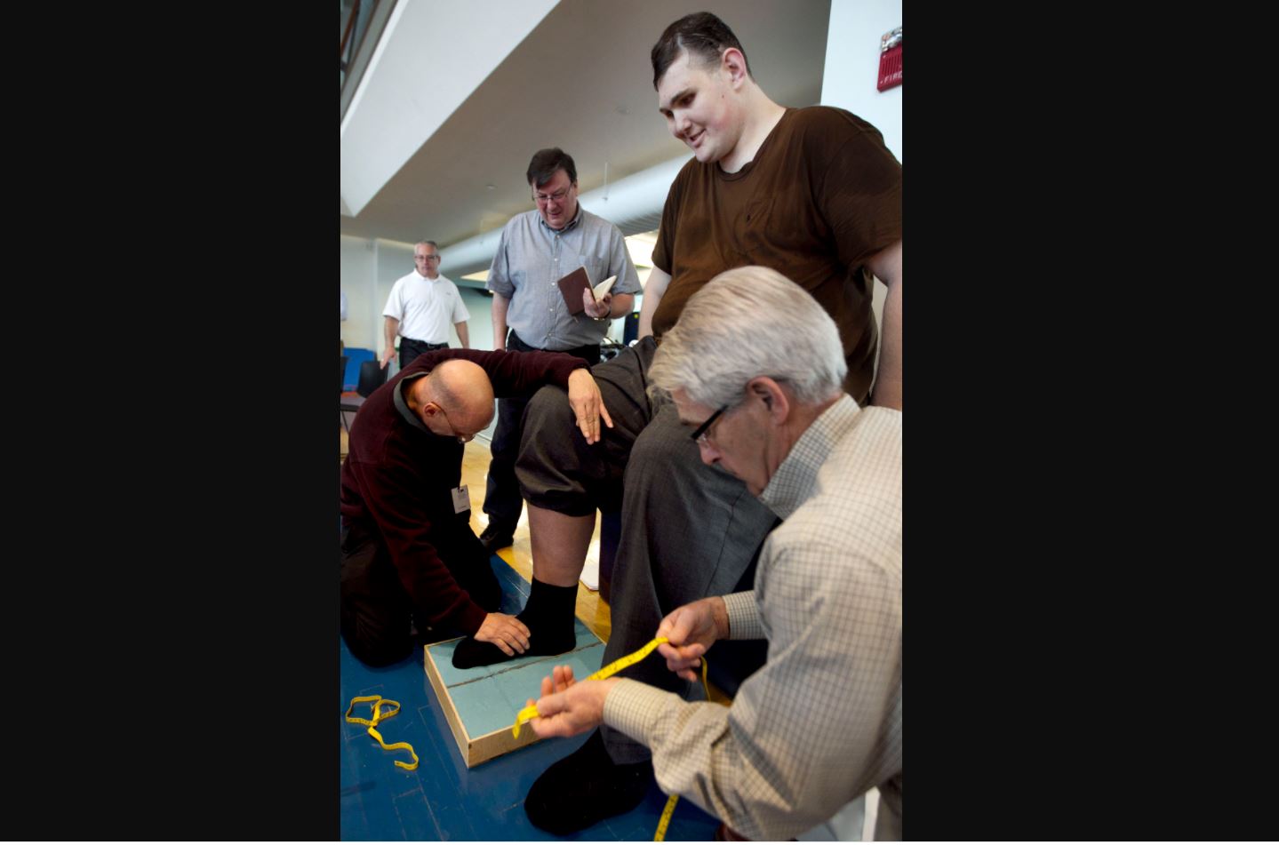 Pria Tertinggi di AS Meninggal di Usia 38 Tahun