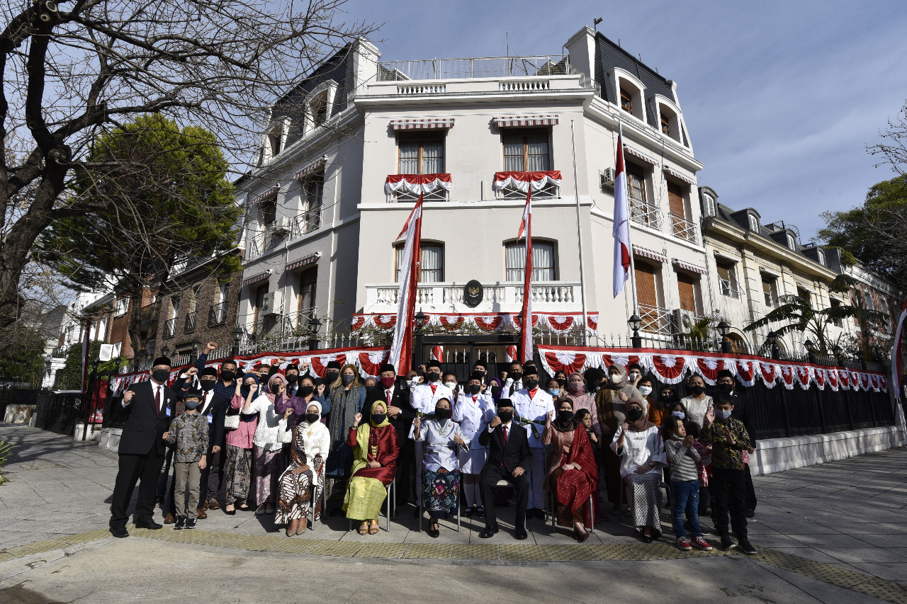 Usina del Arte adalah salah satu Gedung kesenian terkemuka di Buenos Aires, Argentina, yang berwarna merah putih.