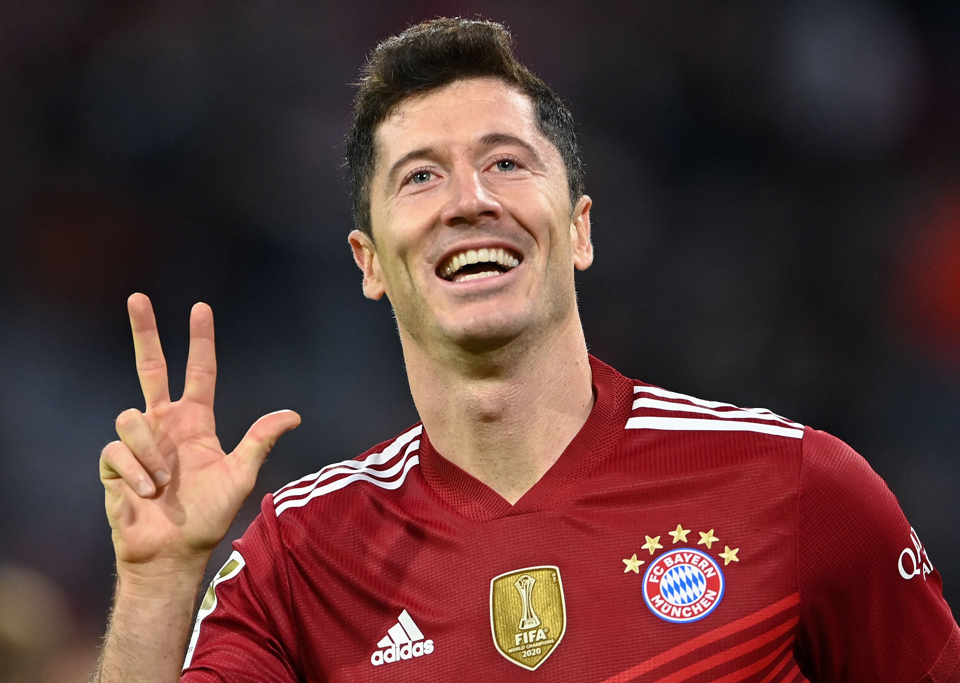 Robert Lewandowski berhasil mencetak gol ke-300 dengan membuat hattrick untuk Bayern Munich vs  Hertha Berlin, Minggu (29/8)