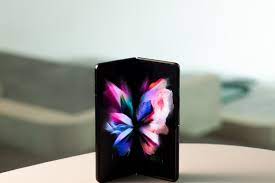 Terkendala Pasokan Chip, Samsung Pastikan Stok Ponsel Lipat Tersedia