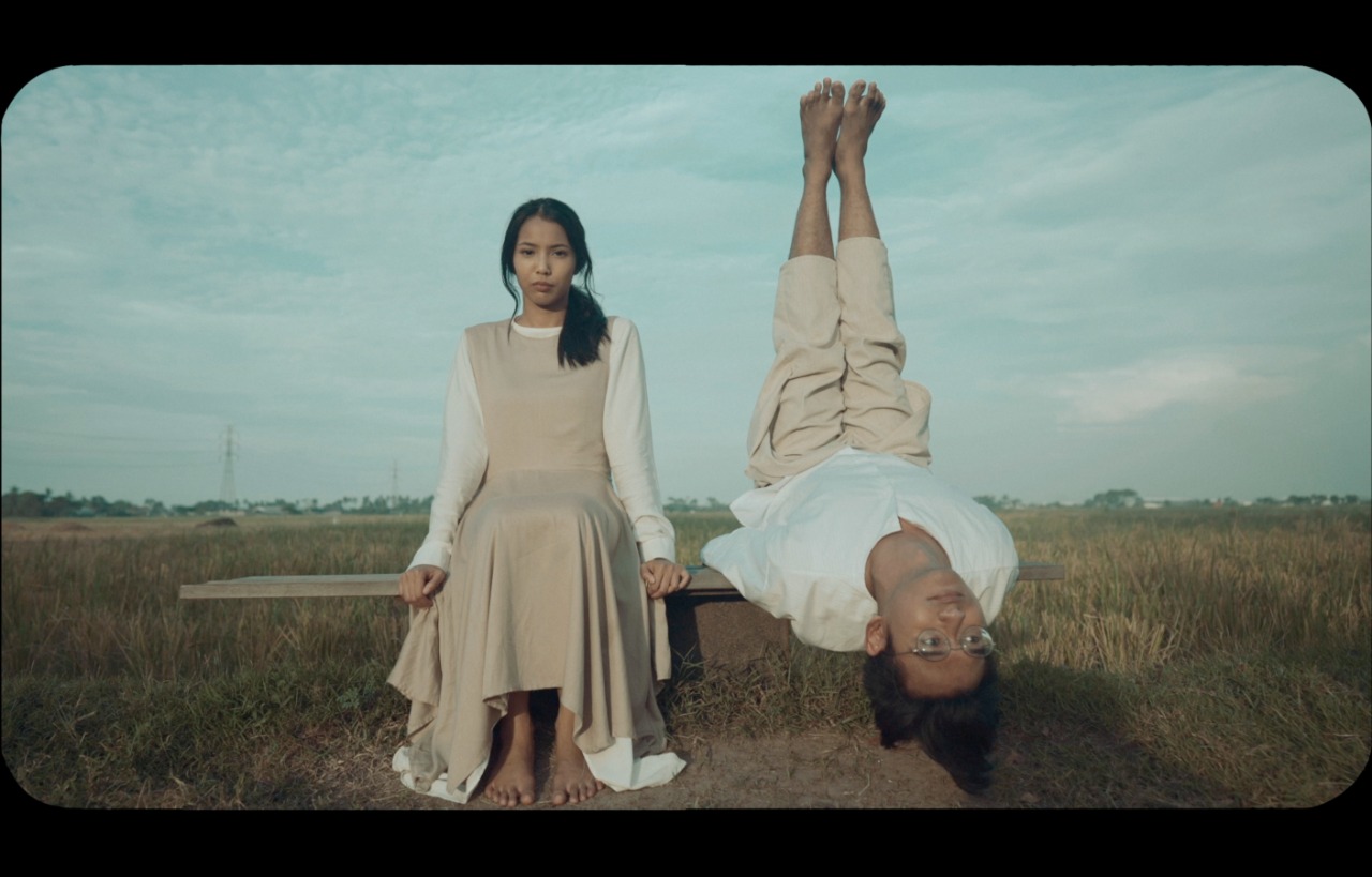 Grup Dua Empat Rilis Film Pendek Head in the Clouds