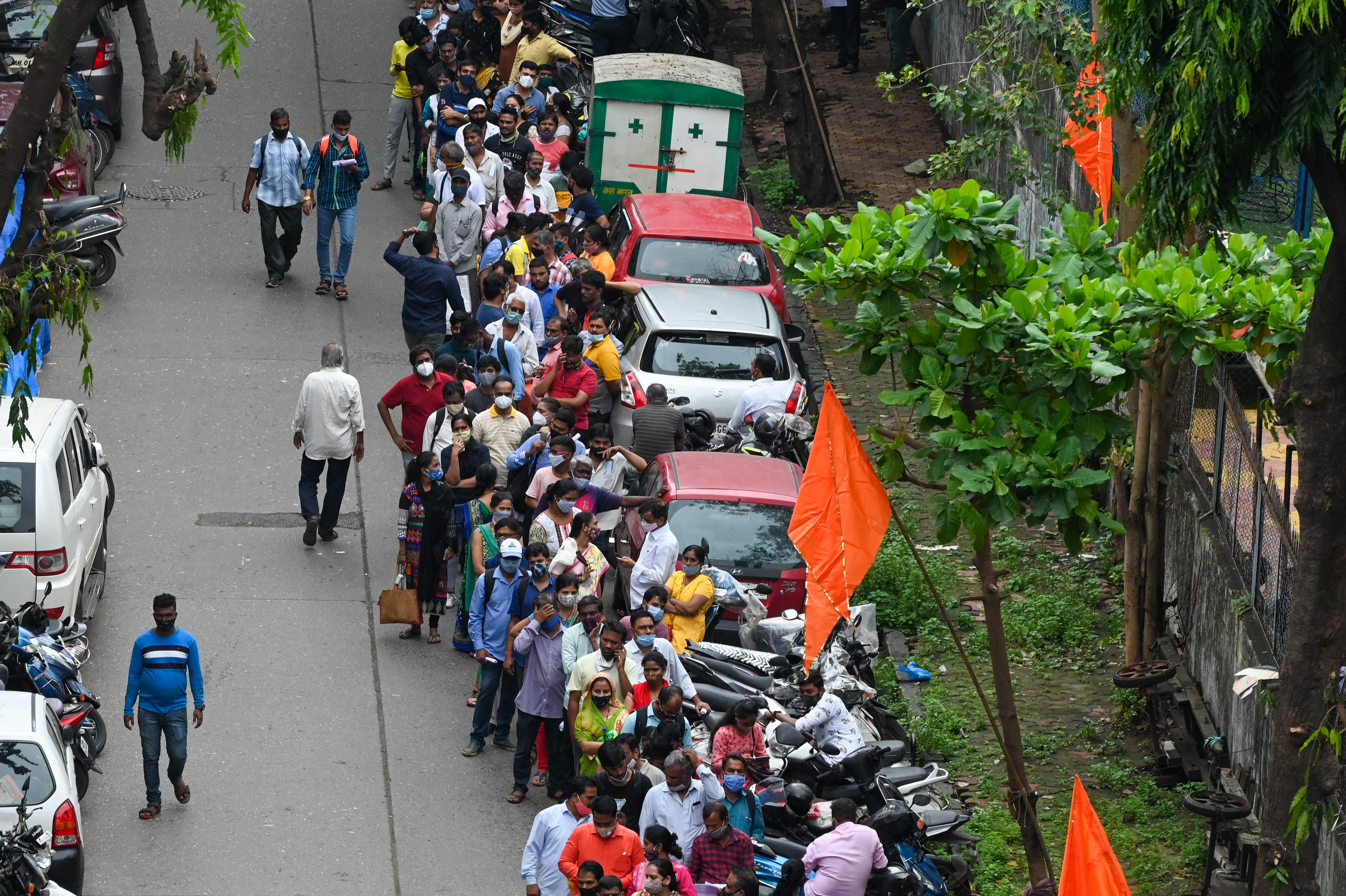 India Suntikkan 10 juta Dosis Vaksin dalam Sehari