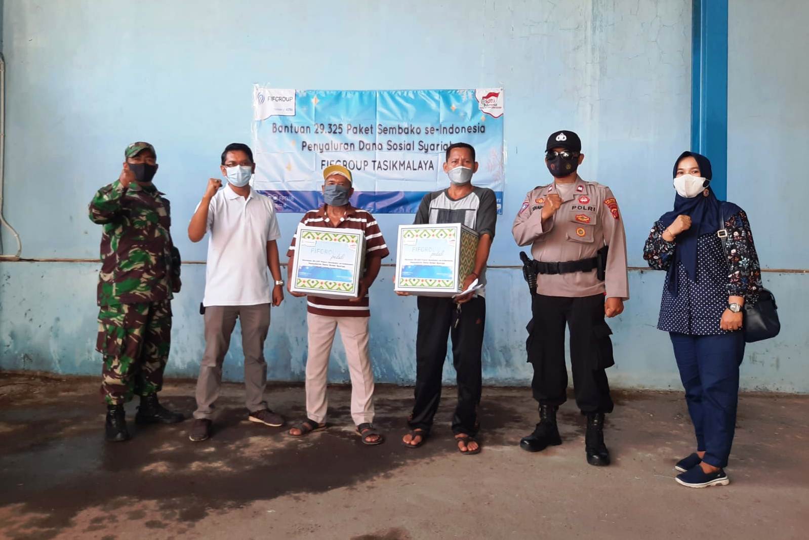 Swasta turut membantu warga terdampak pandemi.