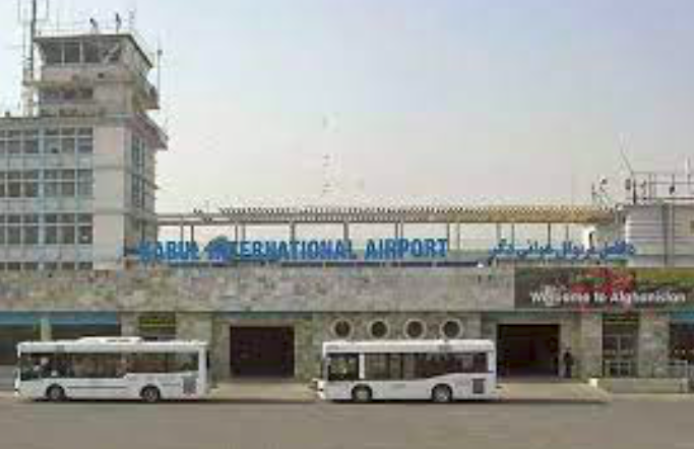 Sejumlah Roket Terbang di Atas Bandara Kabul