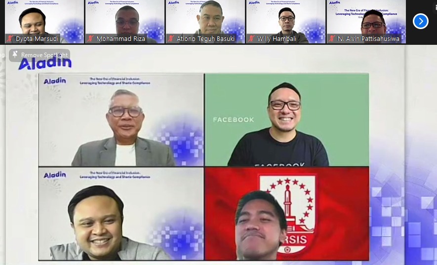 Para pembicara dalam webinar.