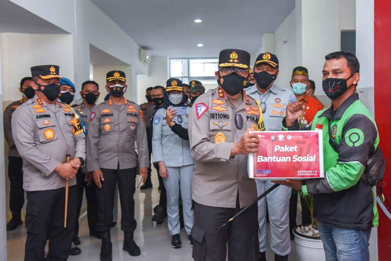 Kakorlantas POlri Irjen Istiono mengecek vaksinasi Covid-19 di Kepri