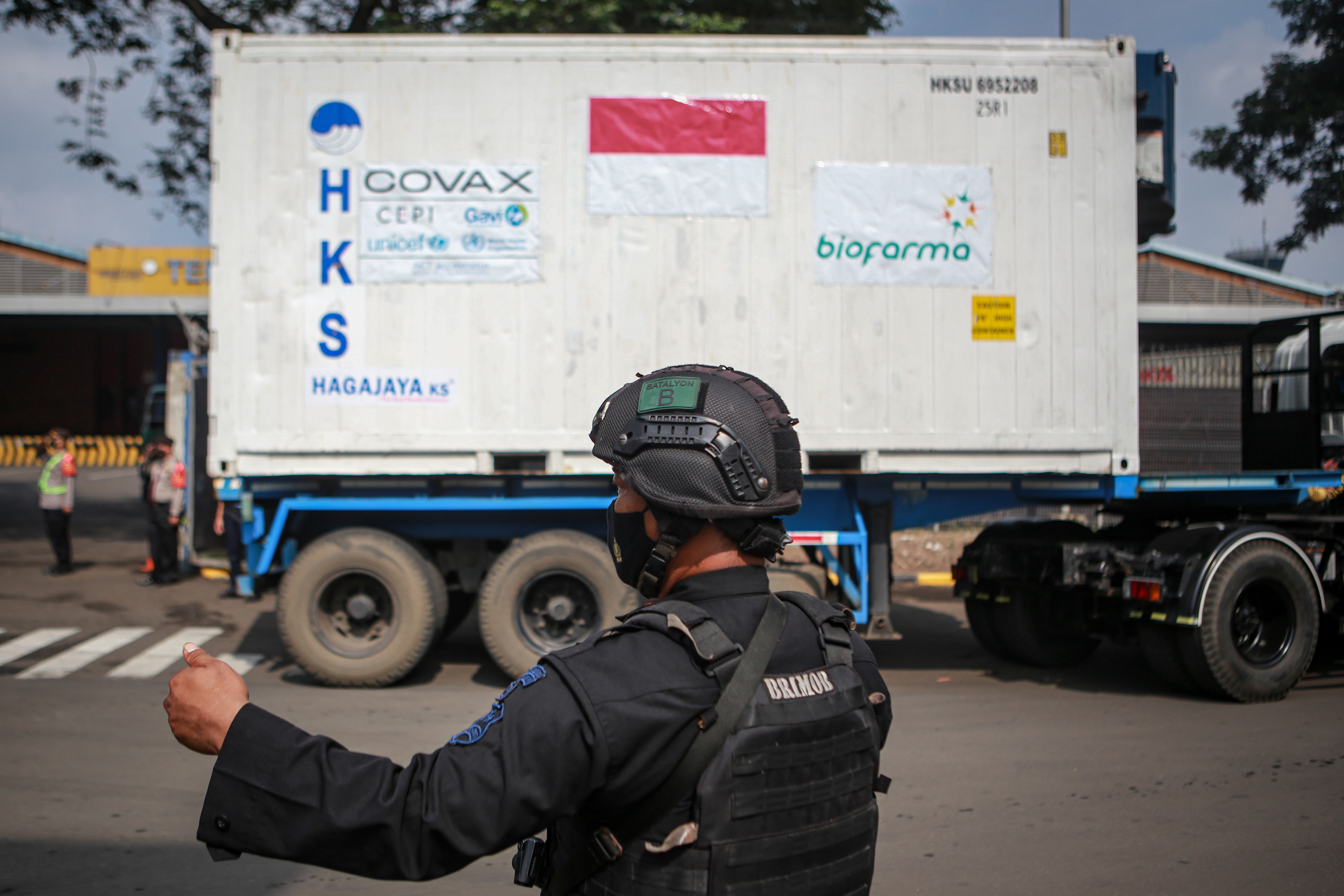 Vaksin AstraZeneca tiba