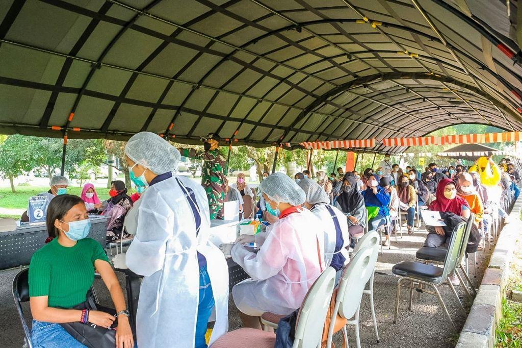Program Serbuan Vaksin Bagi Masyarakat Umum dan Pelaku Parekraf diselenggarakan di  Kabupaten Bandung Barat. 