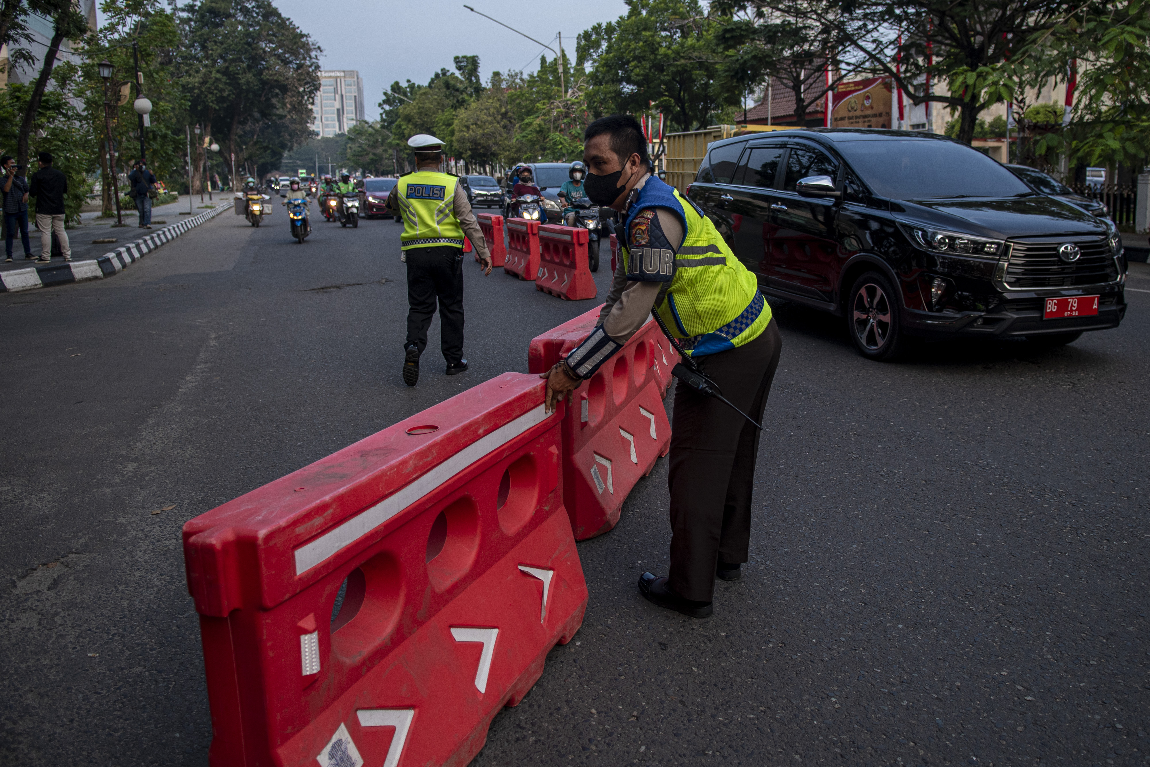 Kota Palembang, Sumatera Selatan tetap memberlakukan PPKM Level 4 