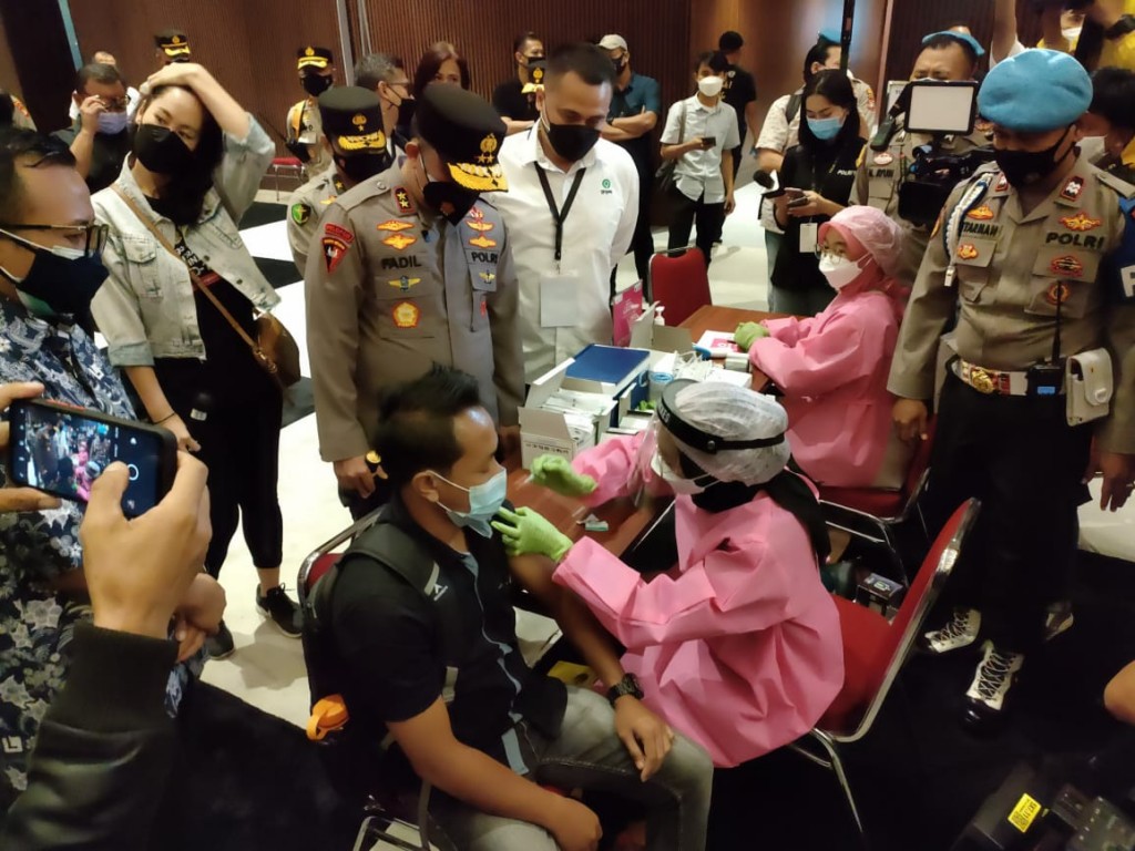 Polda Metro Jaya Klaim 99% Warga DKI Sudah Disuntik Vaksin Dosis Pertama