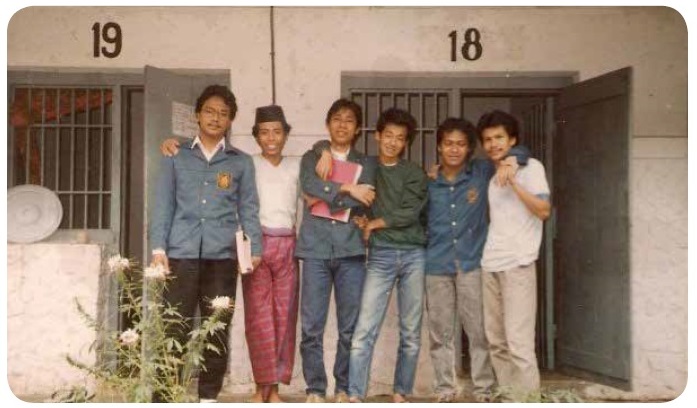 Ammarsjah paling kanan, mahasiswa ITB yang ditahan di Nusakambangan karena kasus politik.