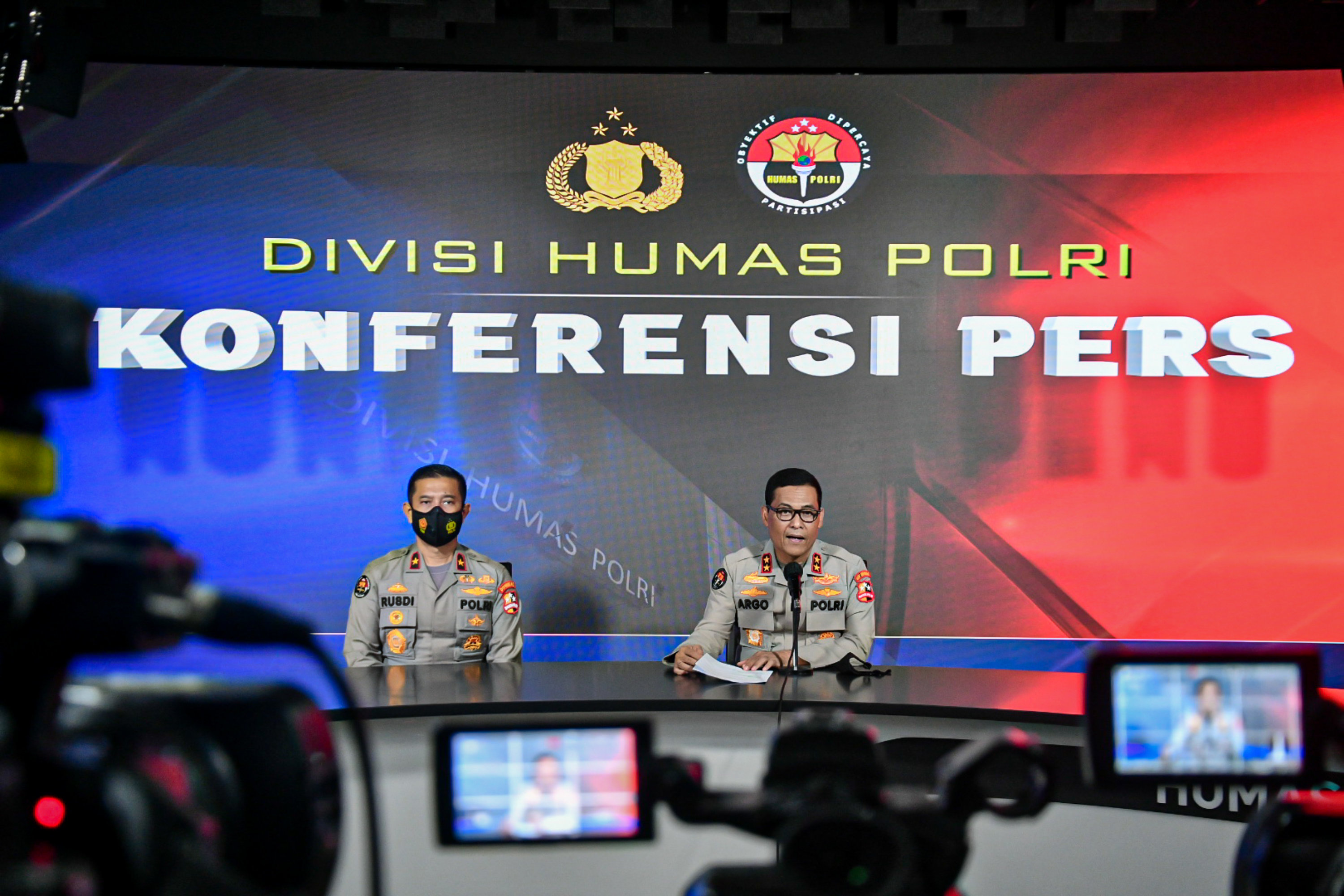 Divisi Humas Polri saat memberikan keterangan pers di Mabes Polri, Jakarta.