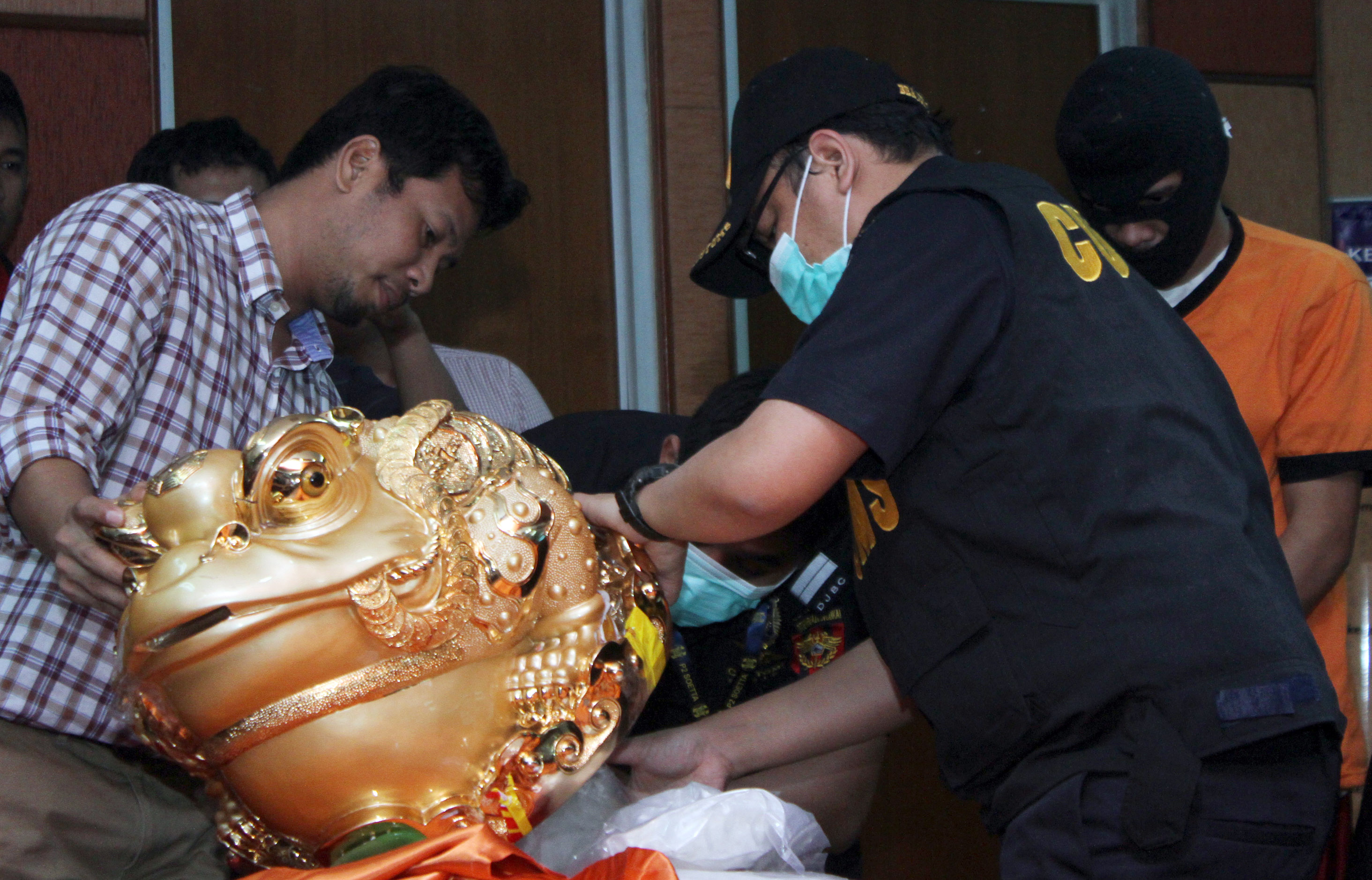 Polisi Ungkap 16 Kg Sabu dari Afrika Selatan Diselundupkan dalam Patung