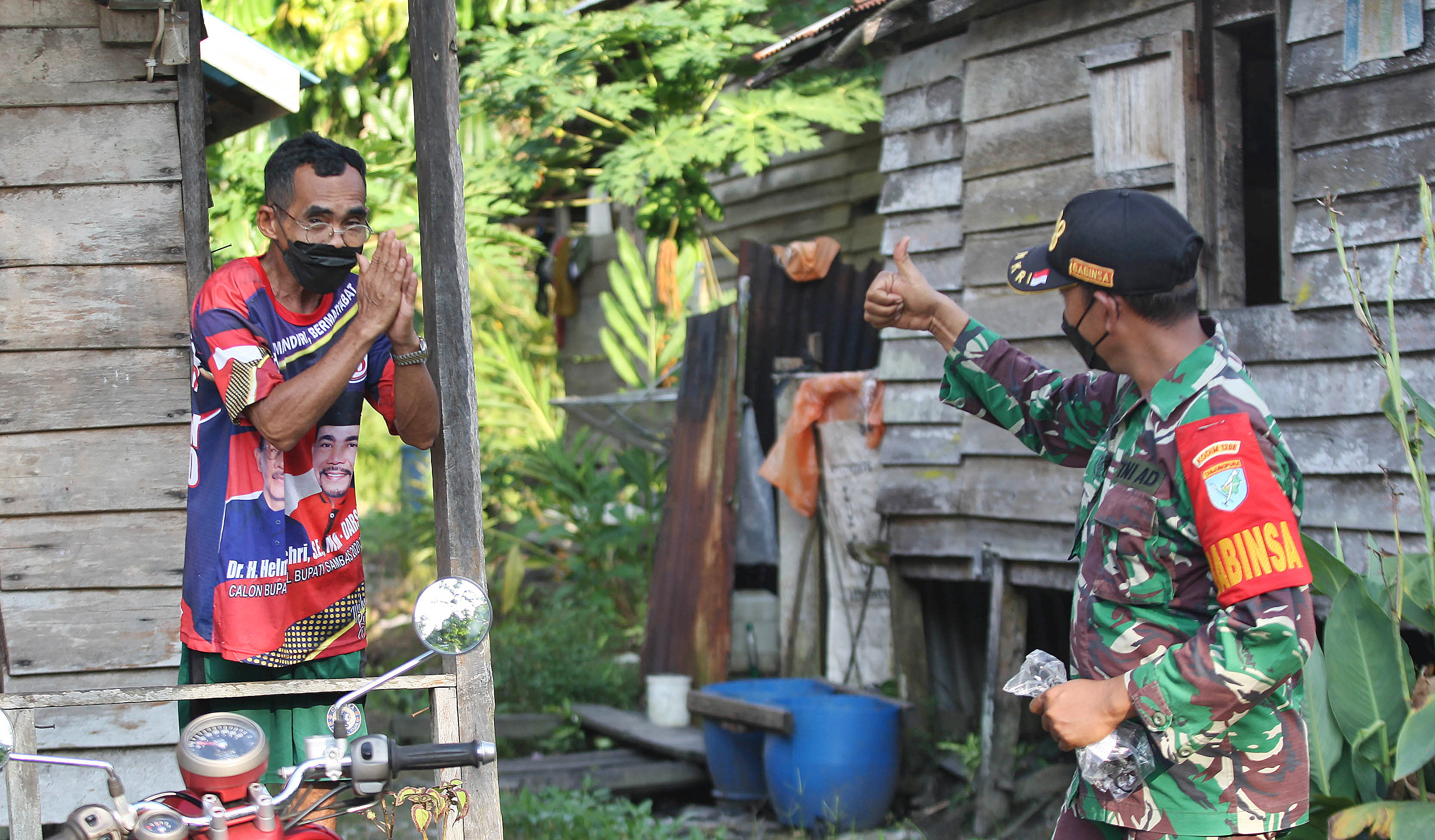 Sosialisasi protokol kesehatan di Desa Sungai Bening, Kecamatan Sajingan Besar, Kabupaten Sambas, Kalimantas Barat.