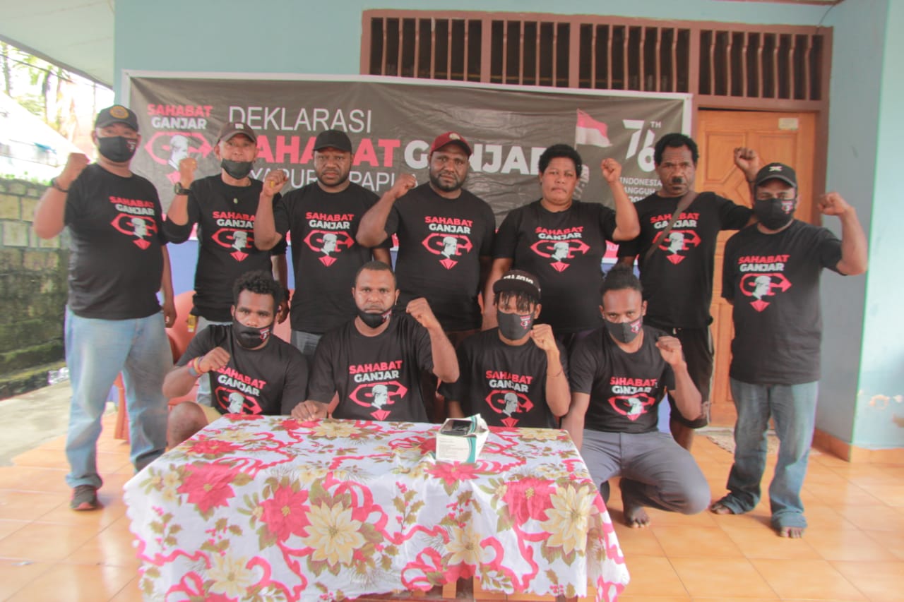  Relawan Sahabat Ganjar Kabupaten Monokwari bersama koordinator Papua Barat mendukung Ganjar Pranowo sebagai Presiden RI 2024-2029. 