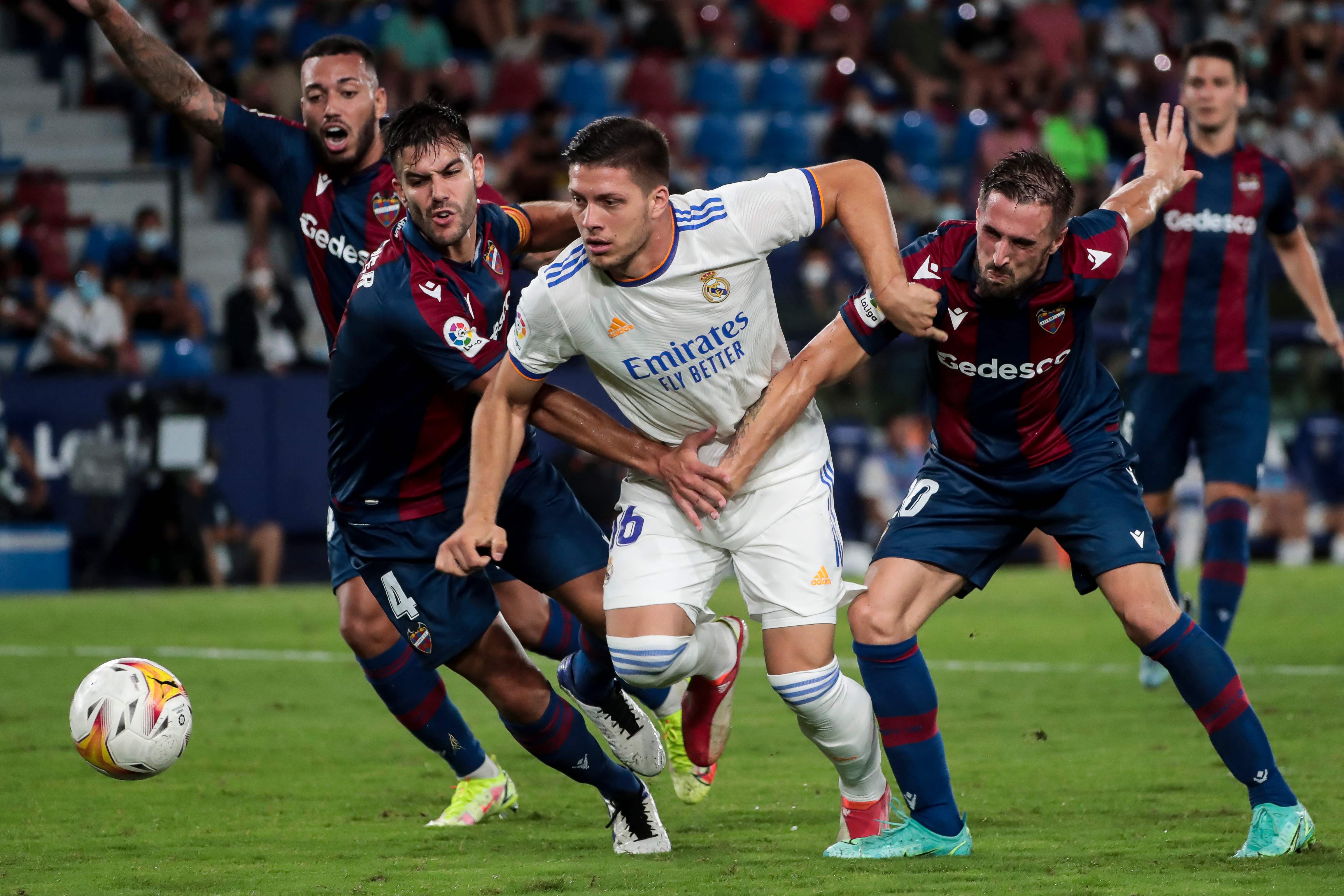 Laga La Liga antara Real Madrid dan Levante.