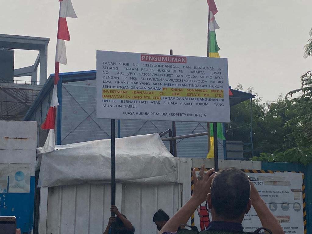 Papan pengumuman sengketa MPI dengan CSREdi proyek Indonesia 1