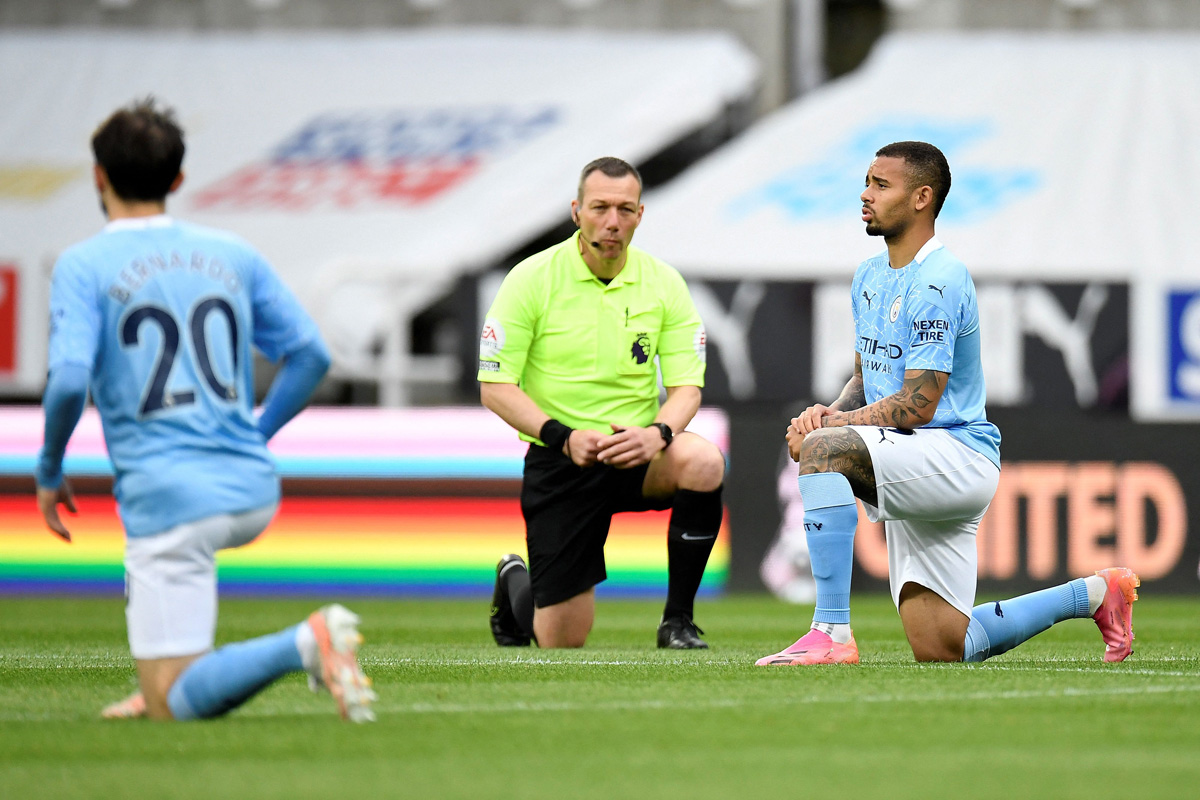 Liga Primer Inggris Dukung Pemain Berlutut Jelang Tanding