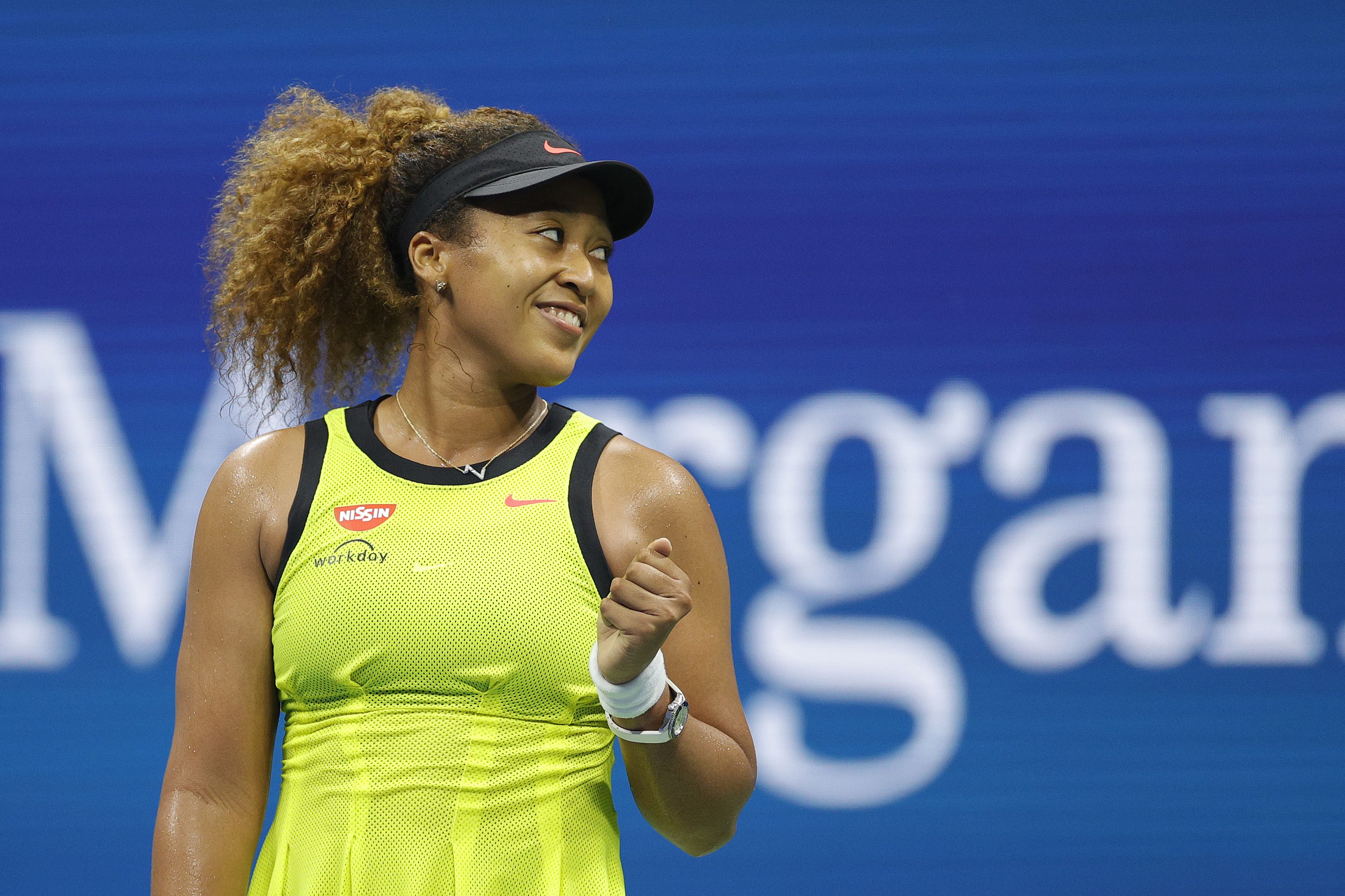 Reaksi Naomi Osaka setelah mengalahkan petenis Republik Ceko Marie Bouzkova dengan skor 6-4, 6-1.