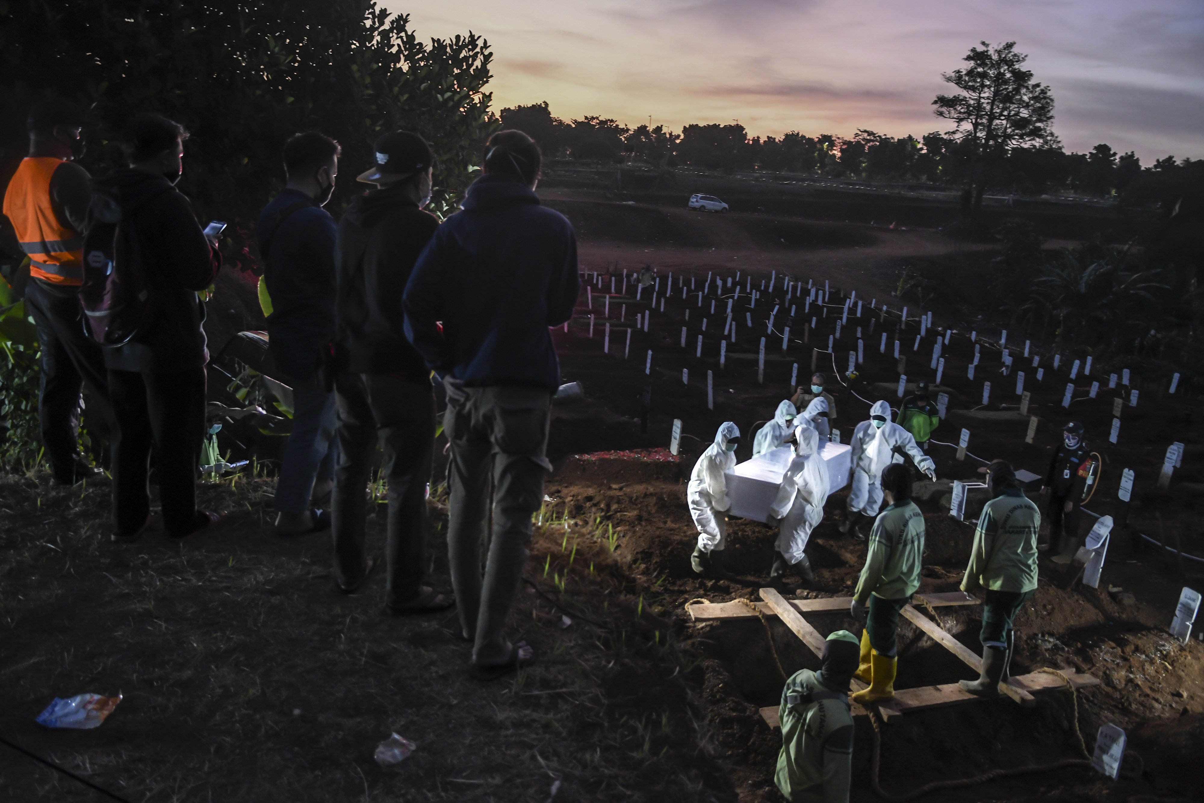 Ilustrasi pemakaman khusus covid