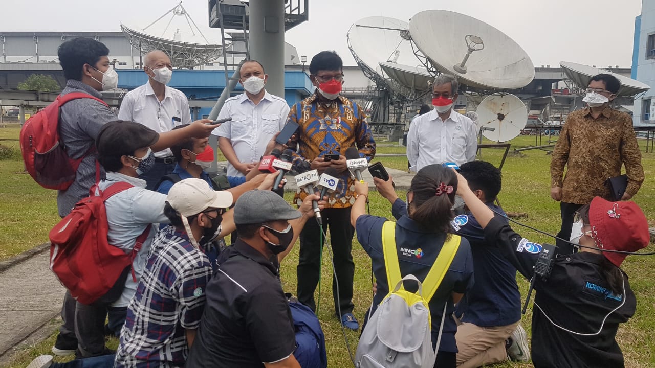 Menkominfo Johnny dalam acara Groundbreaking Stasiun Bumi Proyek KPBU Satelit Multifungsi Pemerintah di Cikarang.