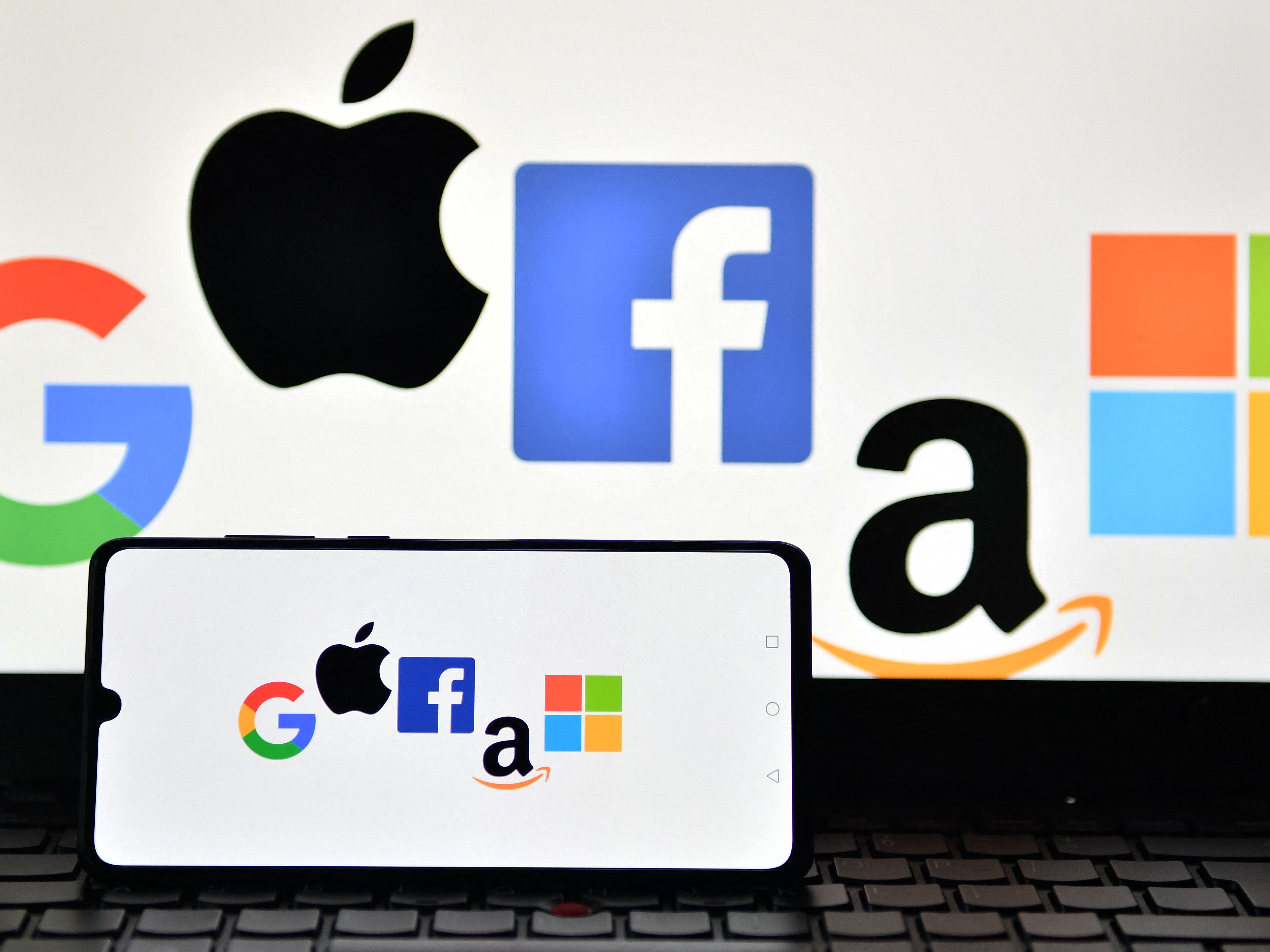 Ilustrasi logo Google, Apple, Facebook, Amazon, dan Microsoft.