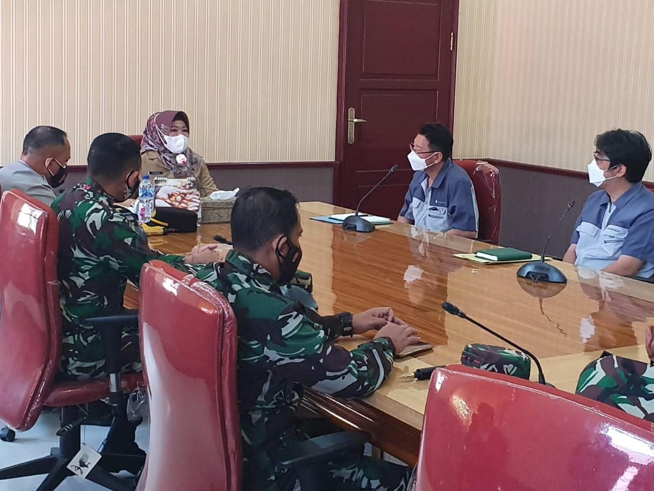 Penandatangaan Pemkab Kotawaringan Barat dan PT KABS dalam mengatasi masalah kekurangan oksigen di Kotawaringin, Kalteng.